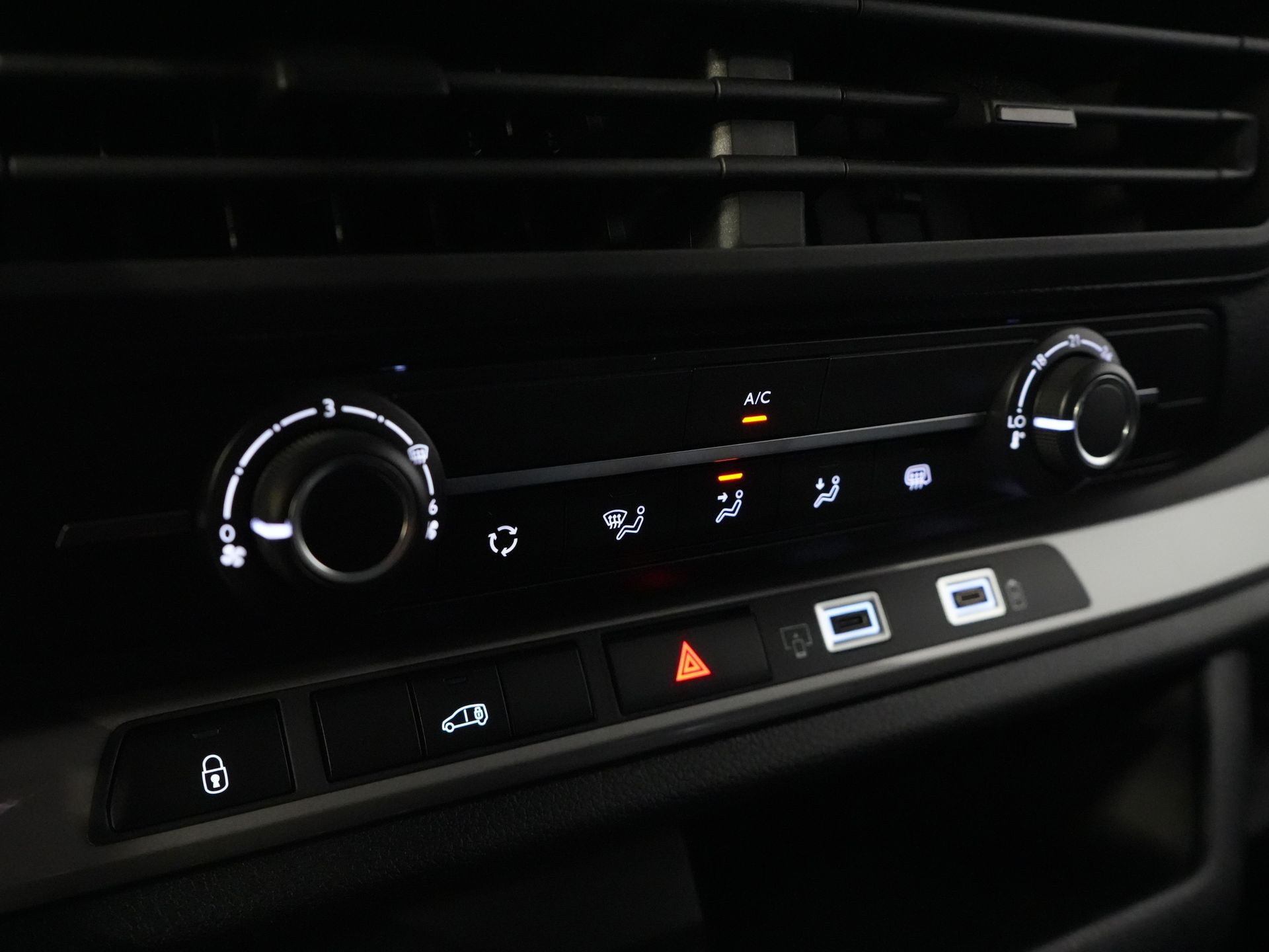 Citroën Jumpy Van 2.0 HDI 180 CP Aut. L3 BPM GRATUIT! 2x Ușă glisantă/ Cockpit virtual/ Carplay/ Cameră/ PDC/ Cruise/ Airco