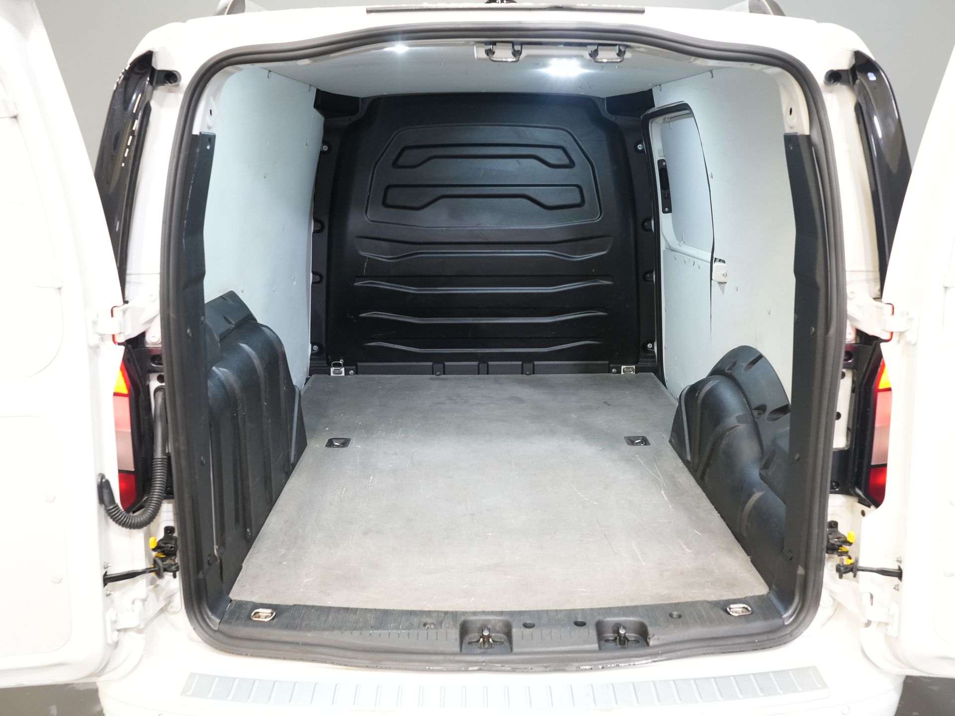 Volkswagen Caddy Cargo Maxi Van 2.0 TDI 125 PS DSG Aut. Virtual Cockpit/ LED/ Carplay/ Kamera/ Sitzheizung/ Standheizung/ LMV/ PDC