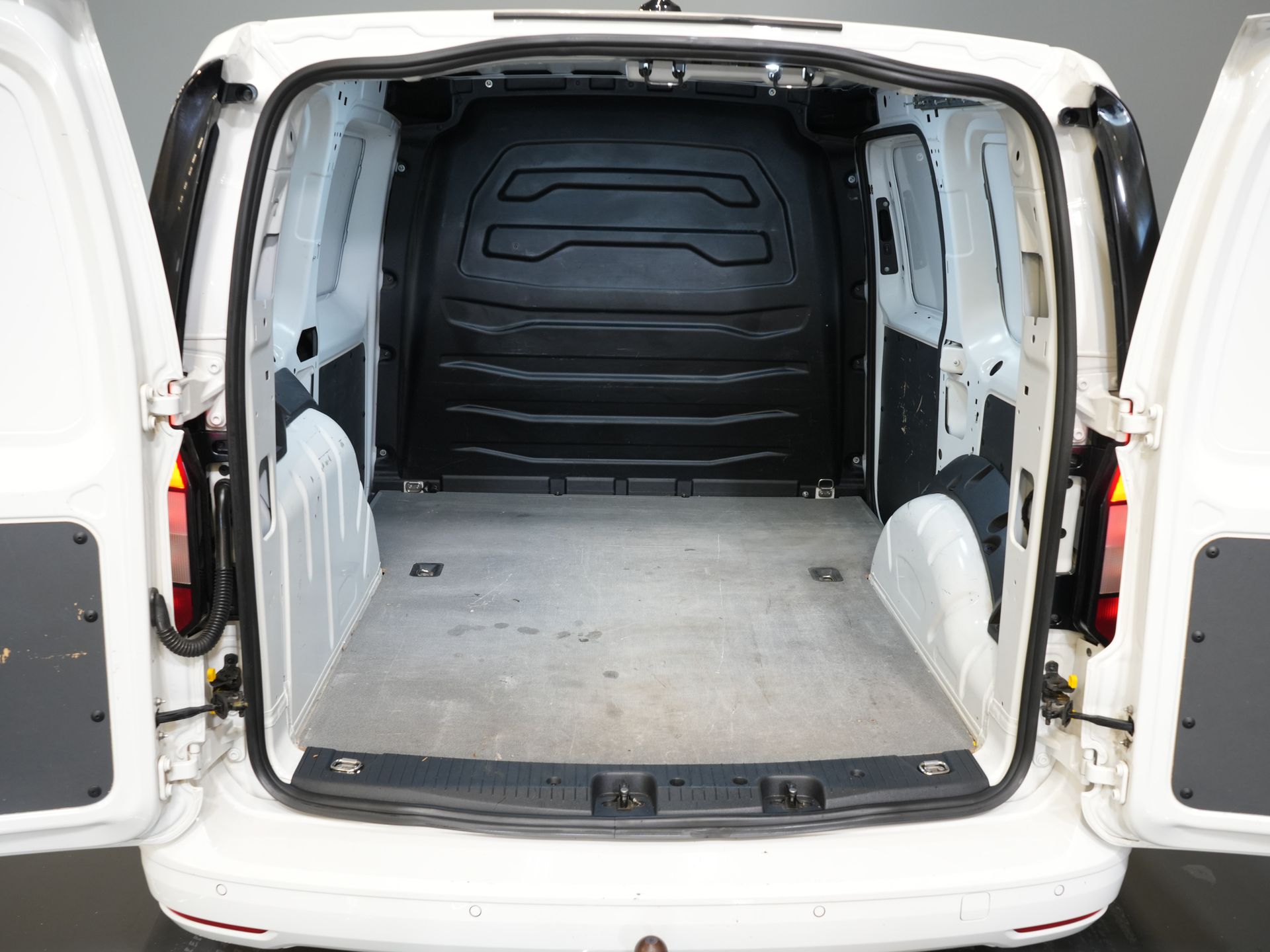 Volkswagen Caddy Cargo Van 2.0 TDI 125 PS DSG Aut. LED/ Standheizung/ Sitzheizung/ Carplay/ Airco/ Cruise/ PDC/ Anhängerkupplung