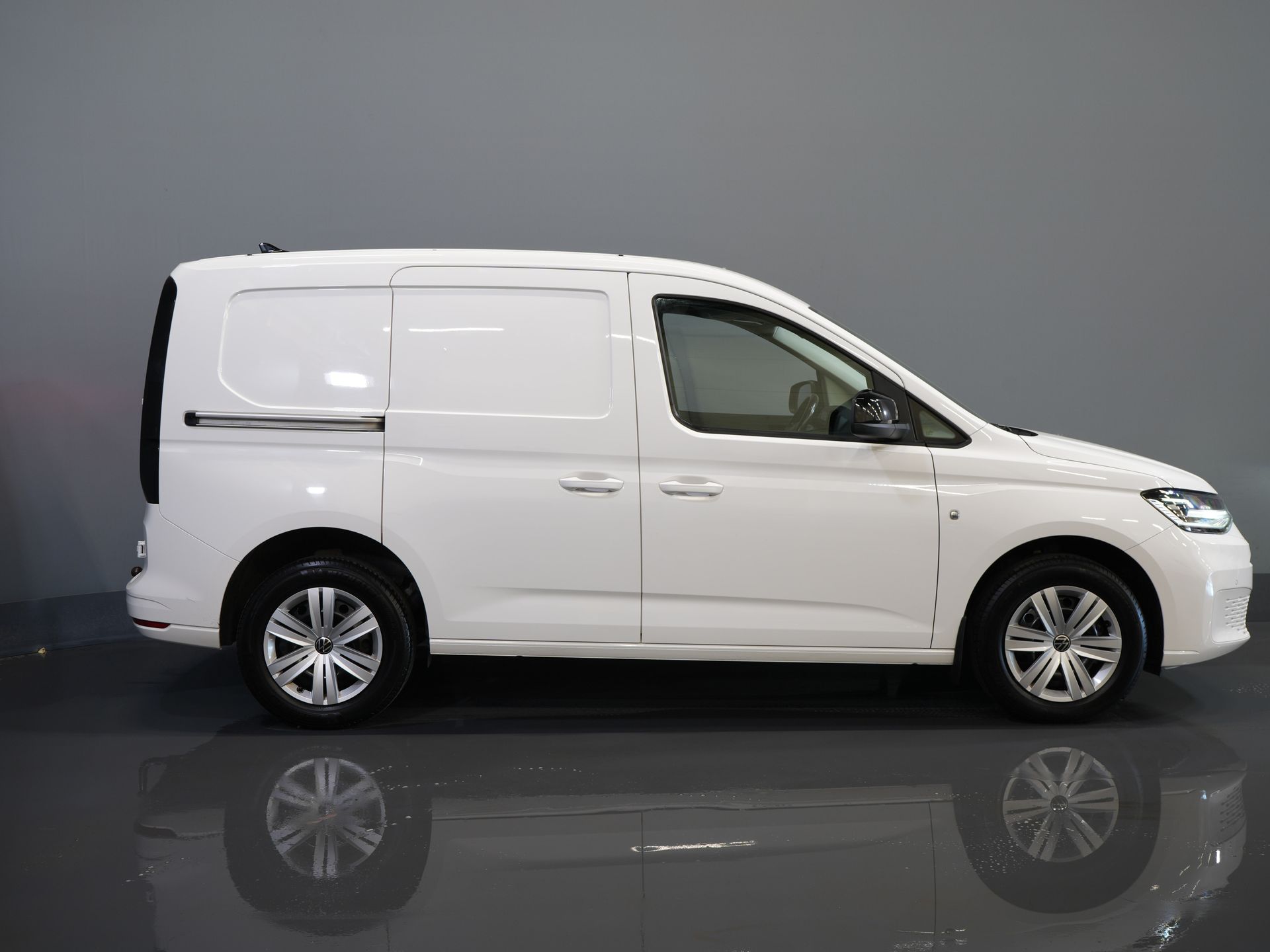 Volkswagen Caddy Cargo Van 2.0 TDI 125 PS DSG Aut. LED/ Standheizung/ Sitzheizung/ Carplay/ Airco/ Cruise/ PDC/ Anhängerkupplung
