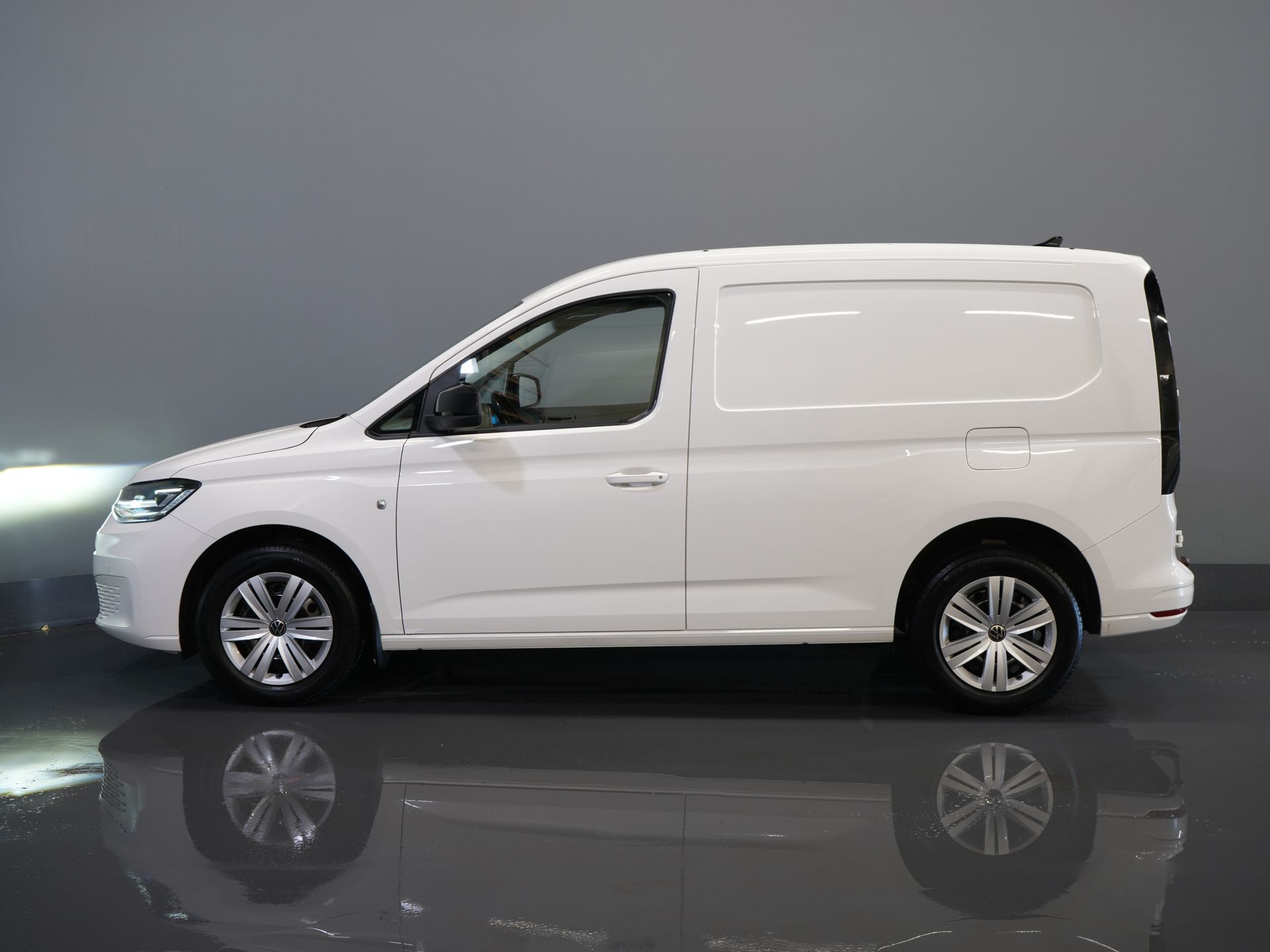 Volkswagen Caddy Cargo Van 2.0 TDI 125 PS DSG Aut. LED/ Standheizung/ Sitzheizung/ Carplay/ Airco/ Cruise/ PDC/ Anhängerkupplung