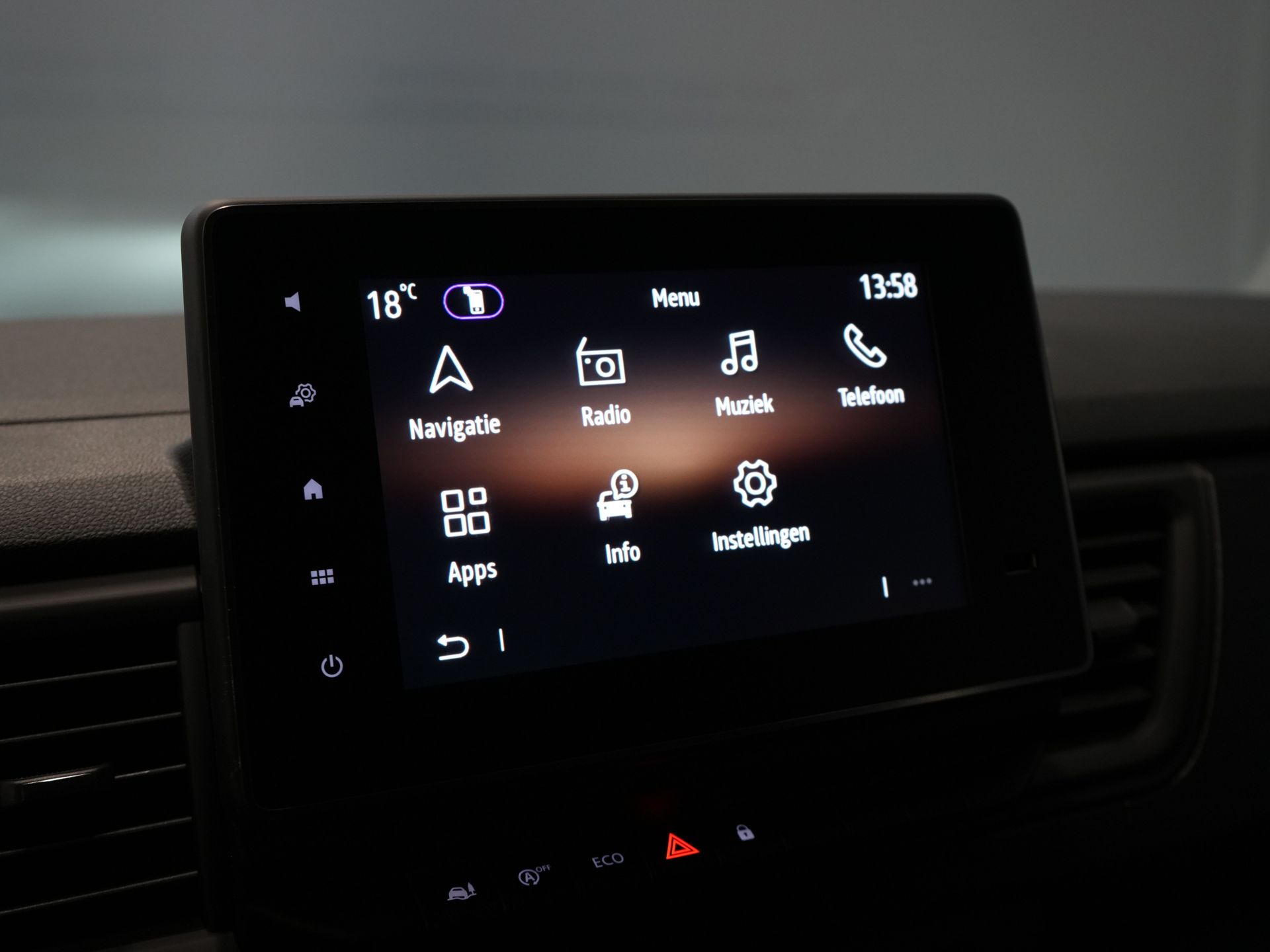 Renault Trafic Bestelbus 2.0 dCi 130 pk L2 BPM VRIJ! DC Dubbel Cabine LED/ 2xSchuifdeur/ Navi/ Carplay/ Camera/ PDC/ Cruise
