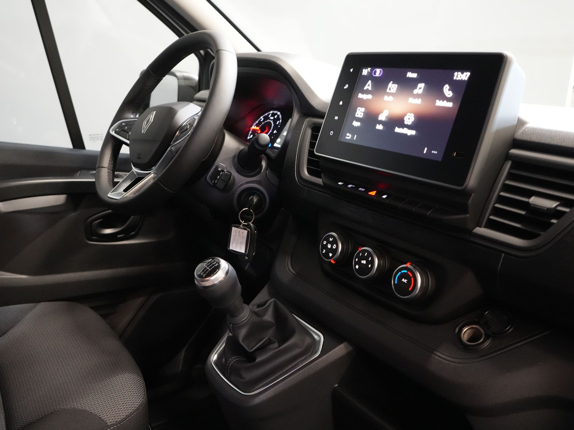 Renault Trafic Bestelbus 2.0 dCi 130 pk L2 BPM VRIJ! DC Dubbel Cabine LED/ 2xSchuifdeur/ Navi/ Carplay/ Camera/ PDC/ Cruise