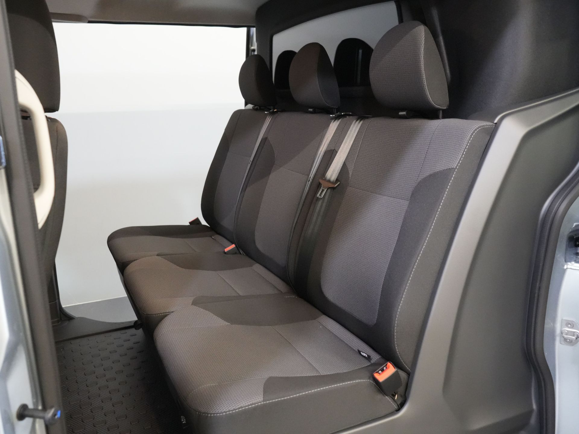 Renault Trafic Bestelbus 2.0 dCi 130 pk L2 BPM VRIJ! DC Dubbel Cabine LED/ 2xSchuifdeur/ Navi/ Carplay/ Camera/ PDC/ Cruise