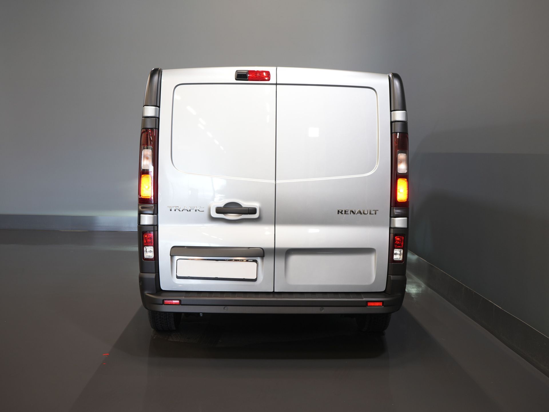 Renault Trafic Bestelbus 2.0 dCi 130 pk L2 BPM VRIJ! DC Dubbel Cabine LED/ 2xSchuifdeur/ Navi/ Carplay/ Camera/ PDC/ Cruise
