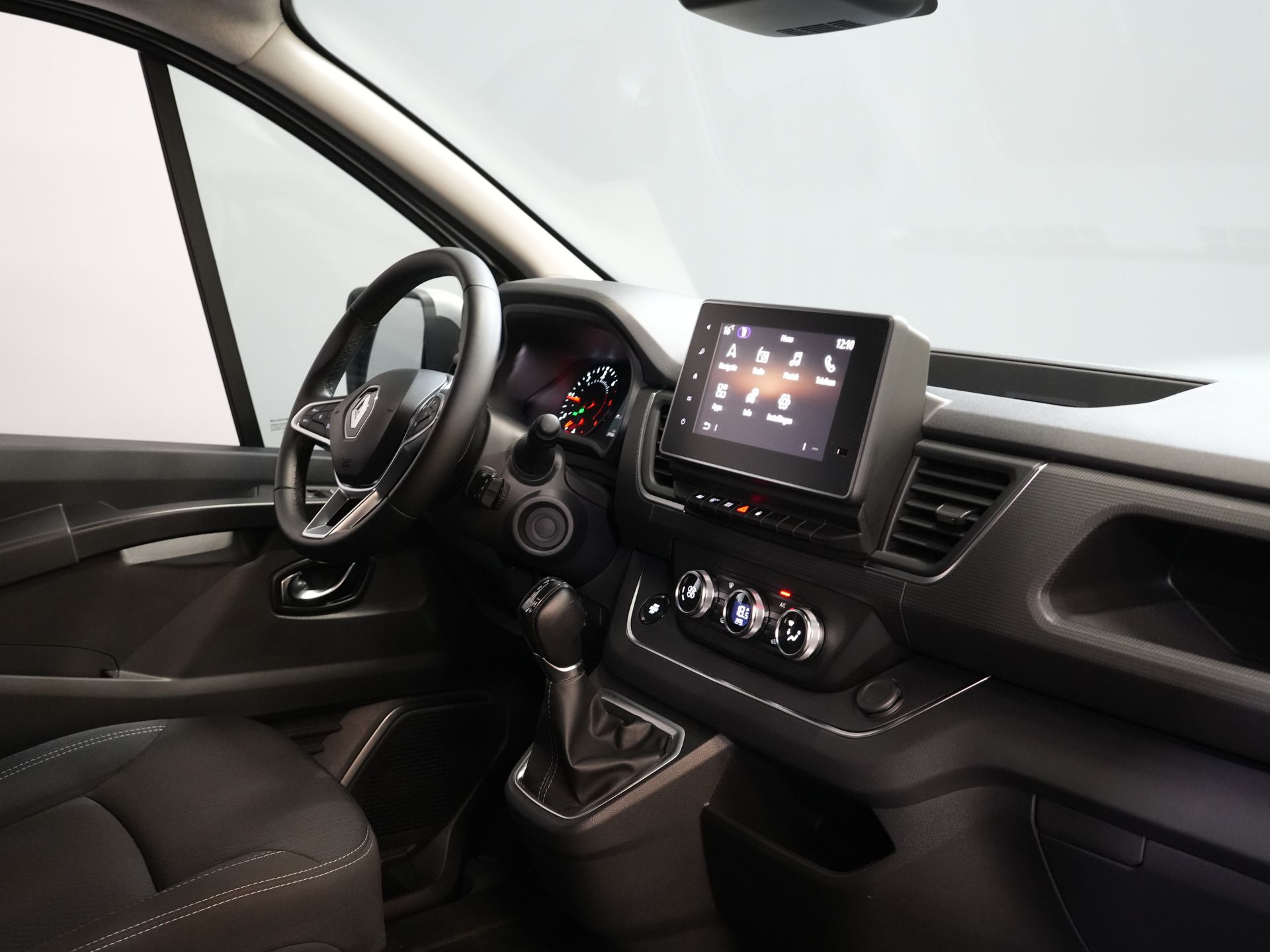 Renault Trafic Van 2.0 dCi 150 hp Aut. L2 DC Double Cabin NL Auto/ 2xSliding Door/ LED/ Carplay/ Climate/ Camera/ PDC/ LMV