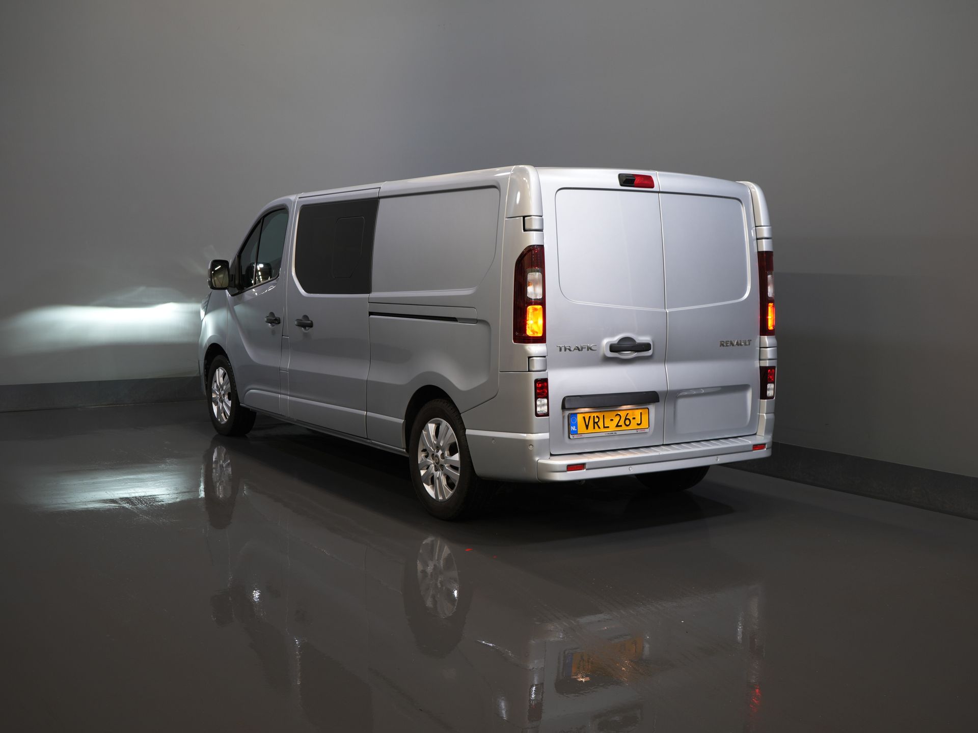 Renault Trafic Van 2.0 dCi 150 hp Aut. L2 DC Double Cabin NL Auto/ 2xSliding Door/ LED/ Carplay/ Climate/ Camera/ PDC/ LMV