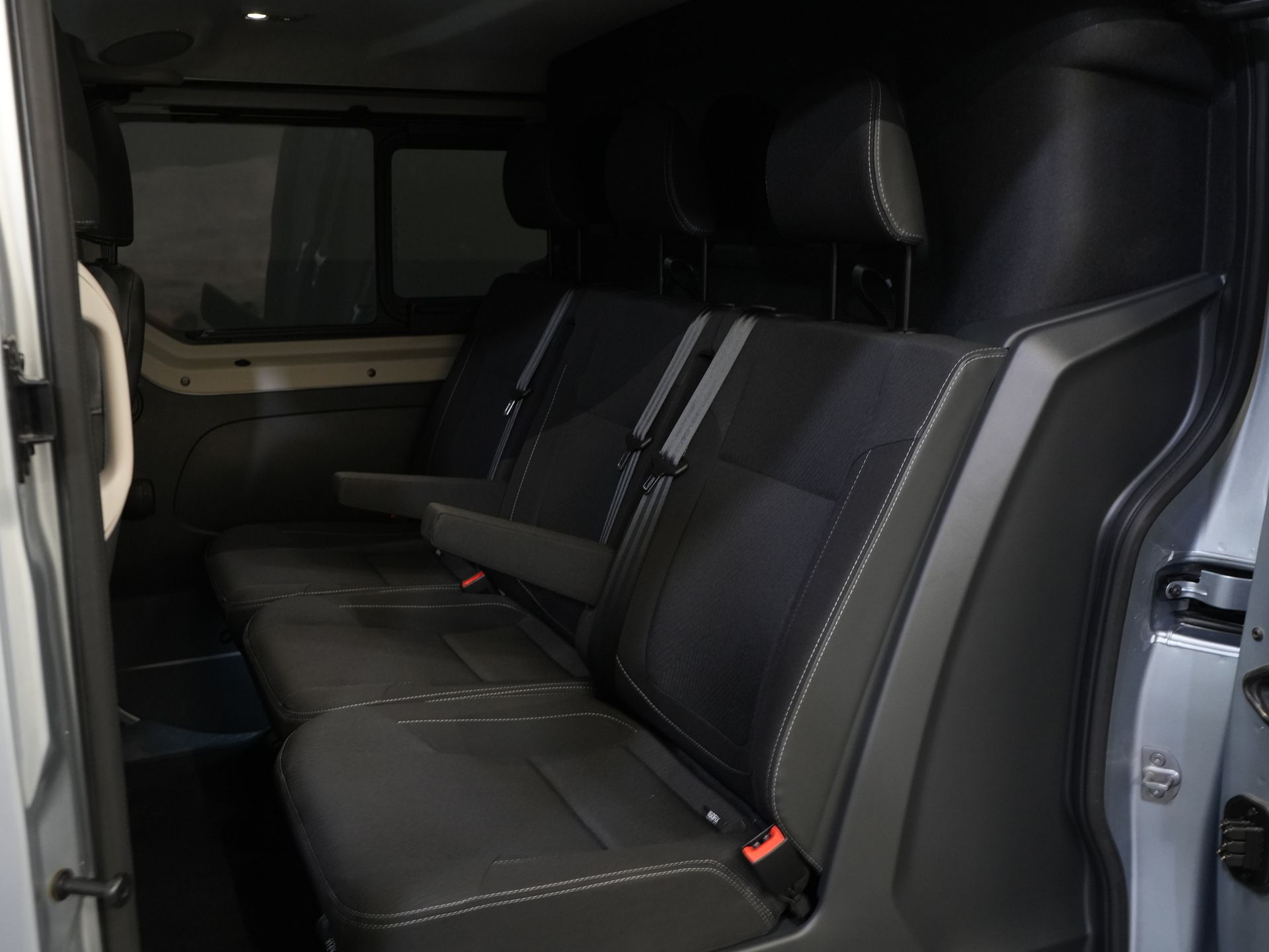 Renault Trafic Van 2.0 dCi 150 hp Aut. L2 DC Double Cabin NL Auto/ 2xSliding Door/ LED/ Carplay/ Climate/ Camera/ PDC/ LMV