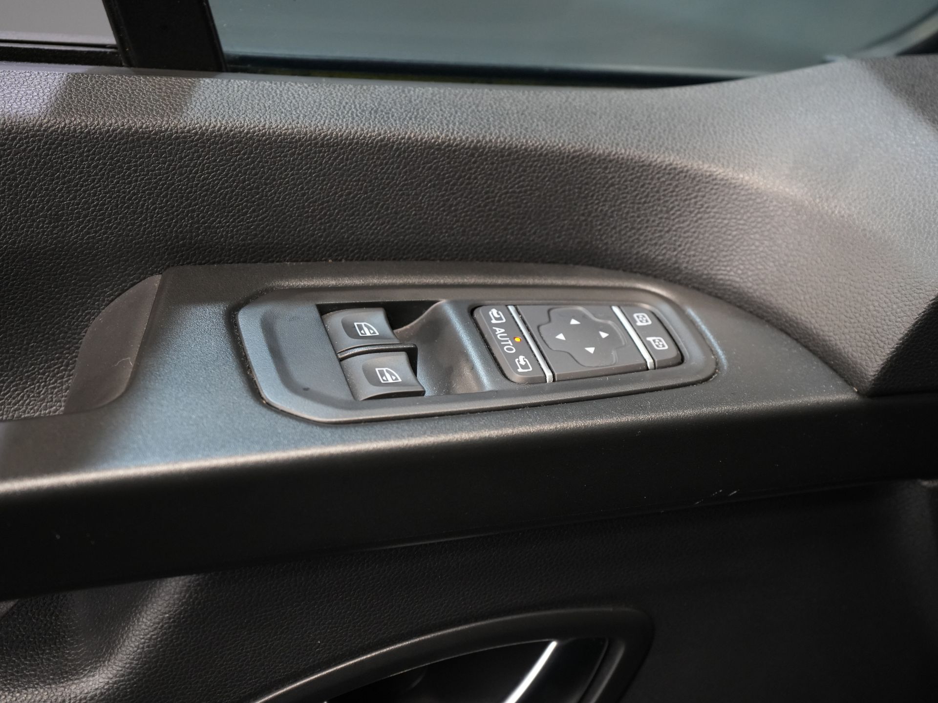 Renault Trafic Van 2.0 dCi 150 hp Aut. L2 DC Double Cabin NL Auto/ 2xSliding Door/ LED/ Carplay/ Climate/ Camera/ PDC/ LMV