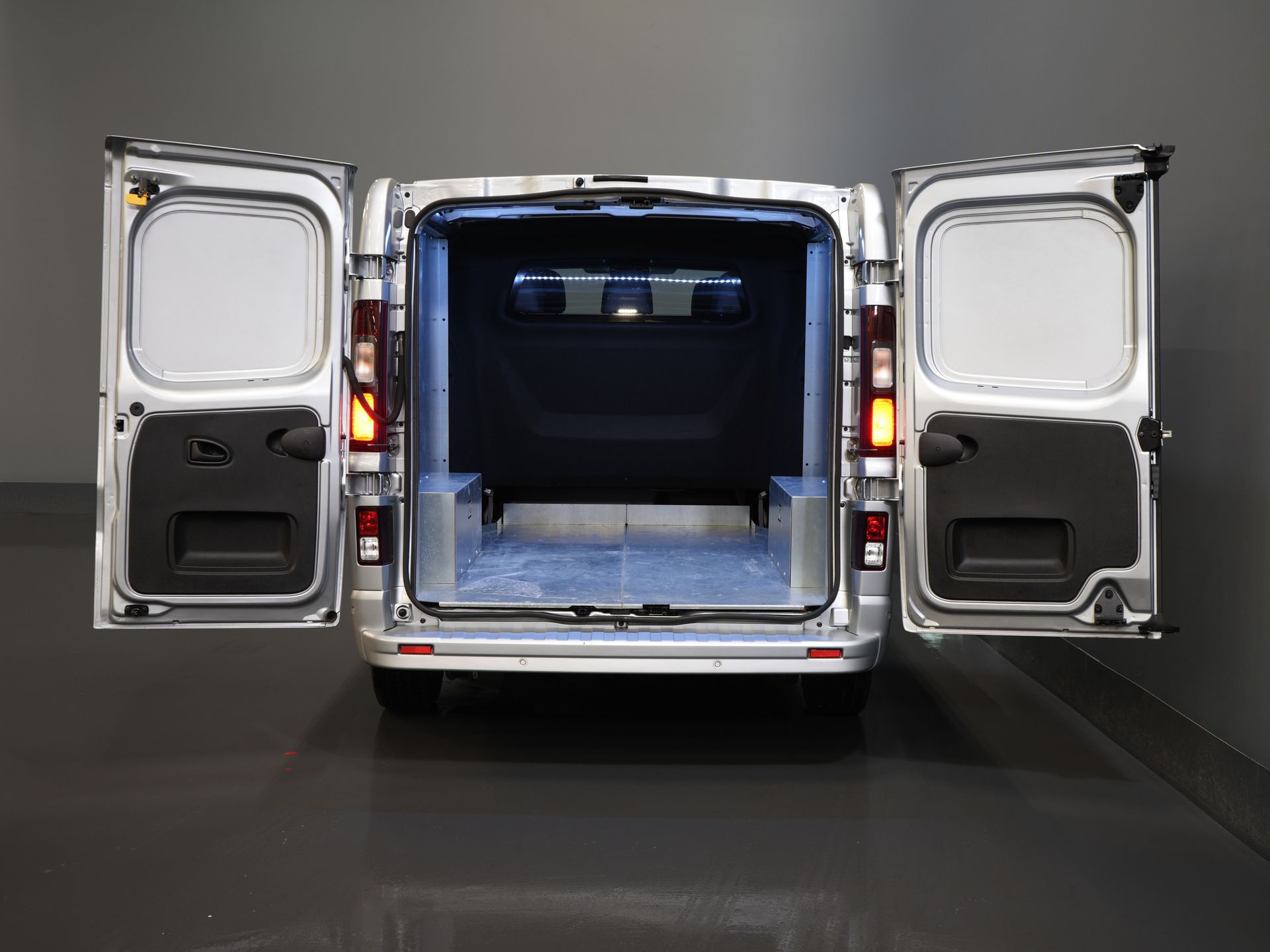 Renault Trafic Van 2.0 dCi 150 hp Aut. L2 DC Double Cabin NL Auto/ 2xSliding Door/ LED/ Carplay/ Climate/ Camera/ PDC/ LMV