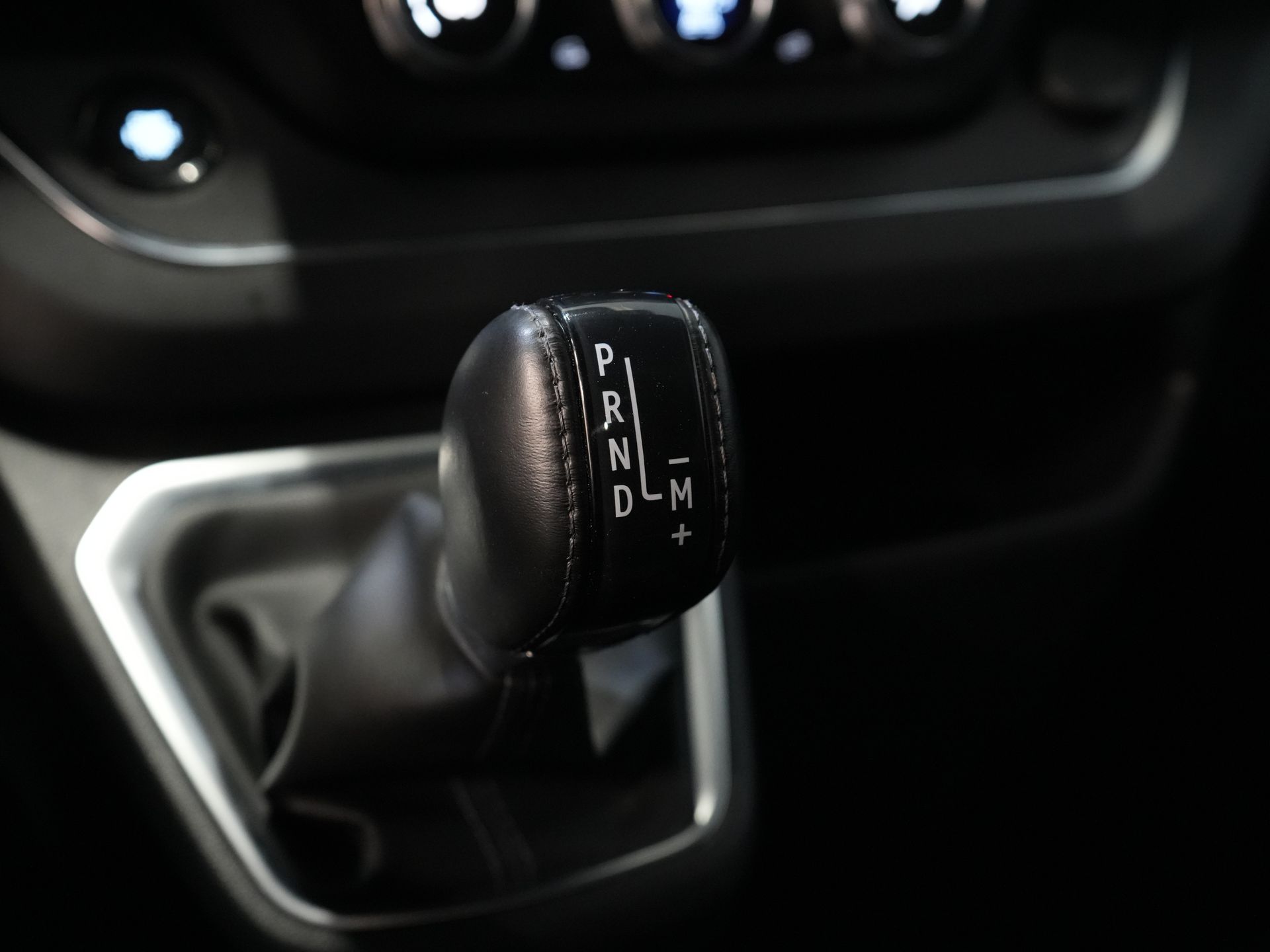 Renault Trafic Van 2.0 dCi 150 hp Aut. L2 DC Double Cabin NL Auto/ 2xSliding Door/ LED/ Carplay/ Climate/ Camera/ PDC/ LMV