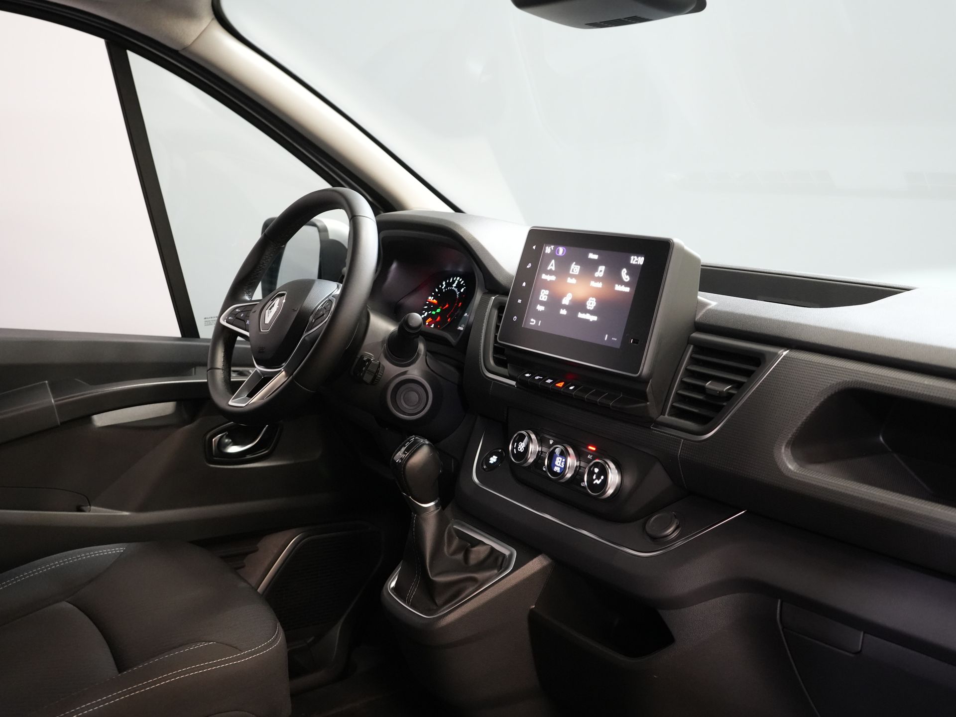 Renault Trafic Van 2.0 dCi 150 hp Aut. L2 DC Double Cabin NL Auto/ 2xSliding Door/ LED/ Carplay/ Climate/ Camera/ PDC/ LMV