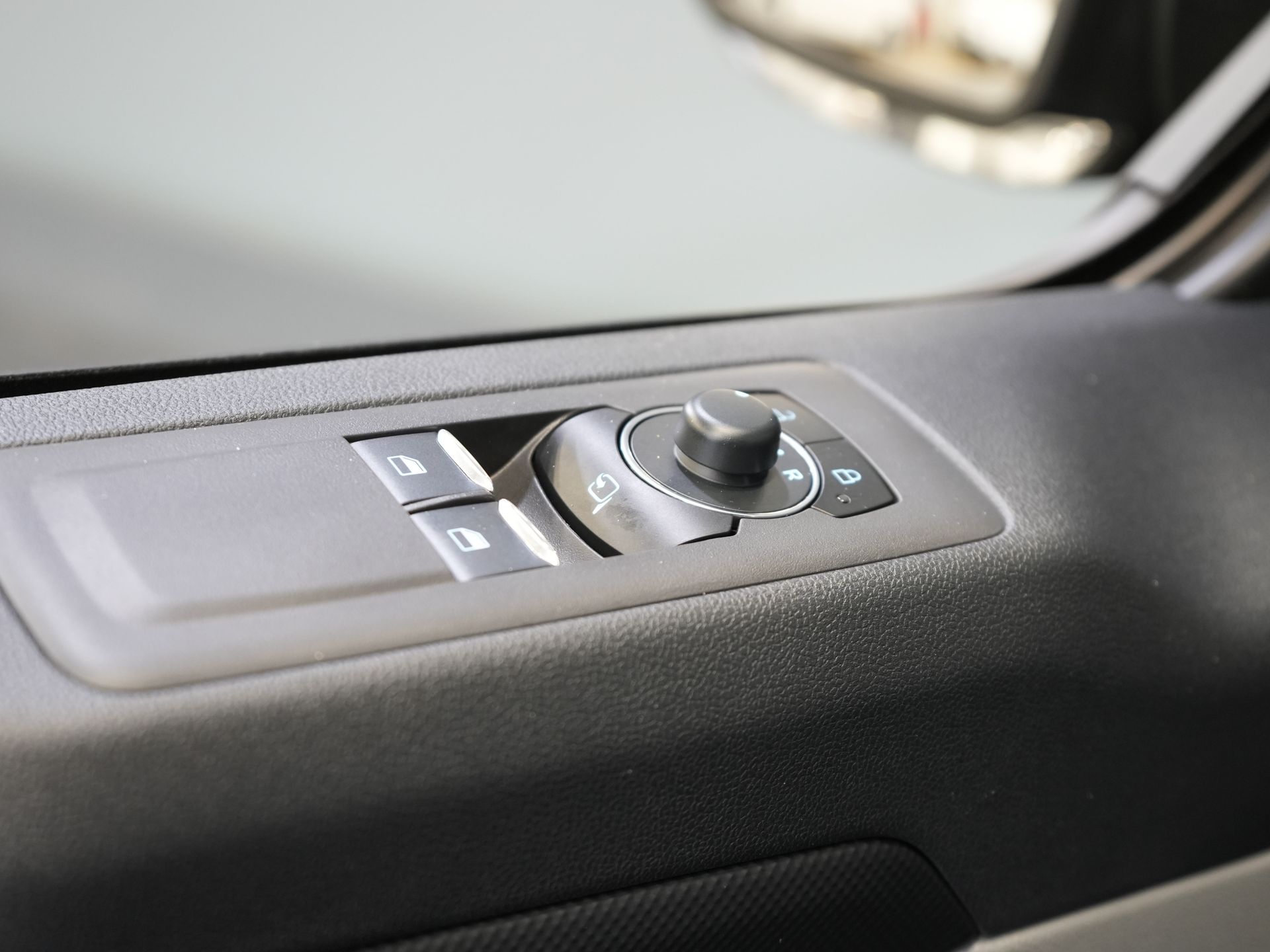 Ford E-Transit Custom Van 340 65 kWh 218 KM 330 km WLTP L2 Limited 2x drzwi przesuwne/ elektryczne przesuwne/ 2,3 t uciąg/ szybka ładowarka/ Matrix LED/ B&O/ adaptacyjny tempomat/ St