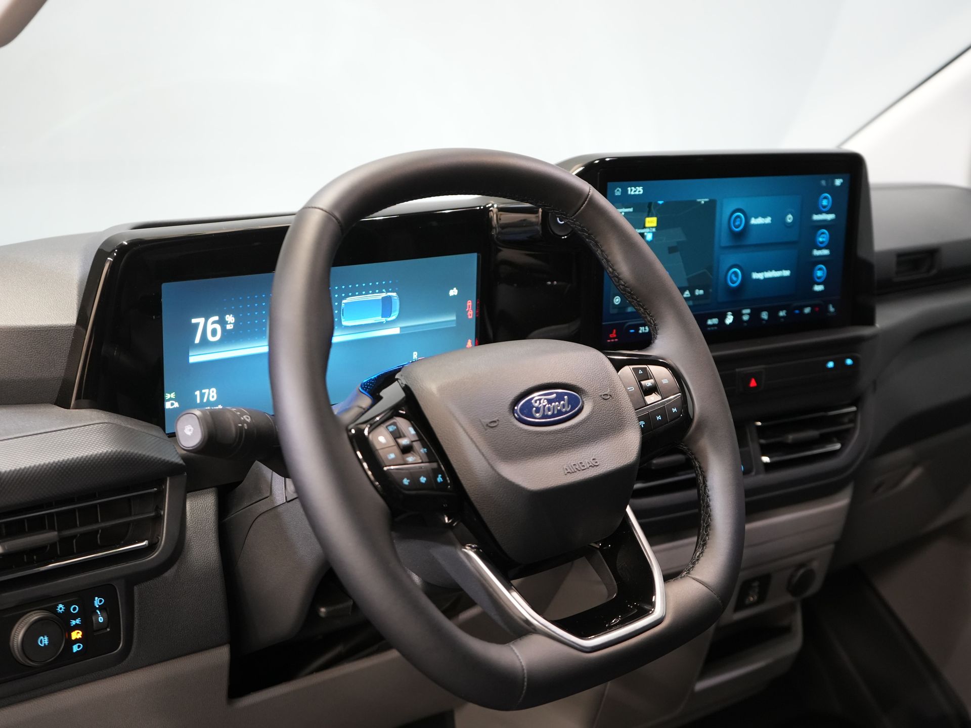 Ford E-Transit Custom Van 340 65 kWh 218 KM 330 km WLTP L2 Limited 2x drzwi przesuwne/ elektryczne przesuwne/ 2,3 t uciąg/ szybka ładowarka/ Matrix LED/ B&O/ adaptacyjny tempomat/ St