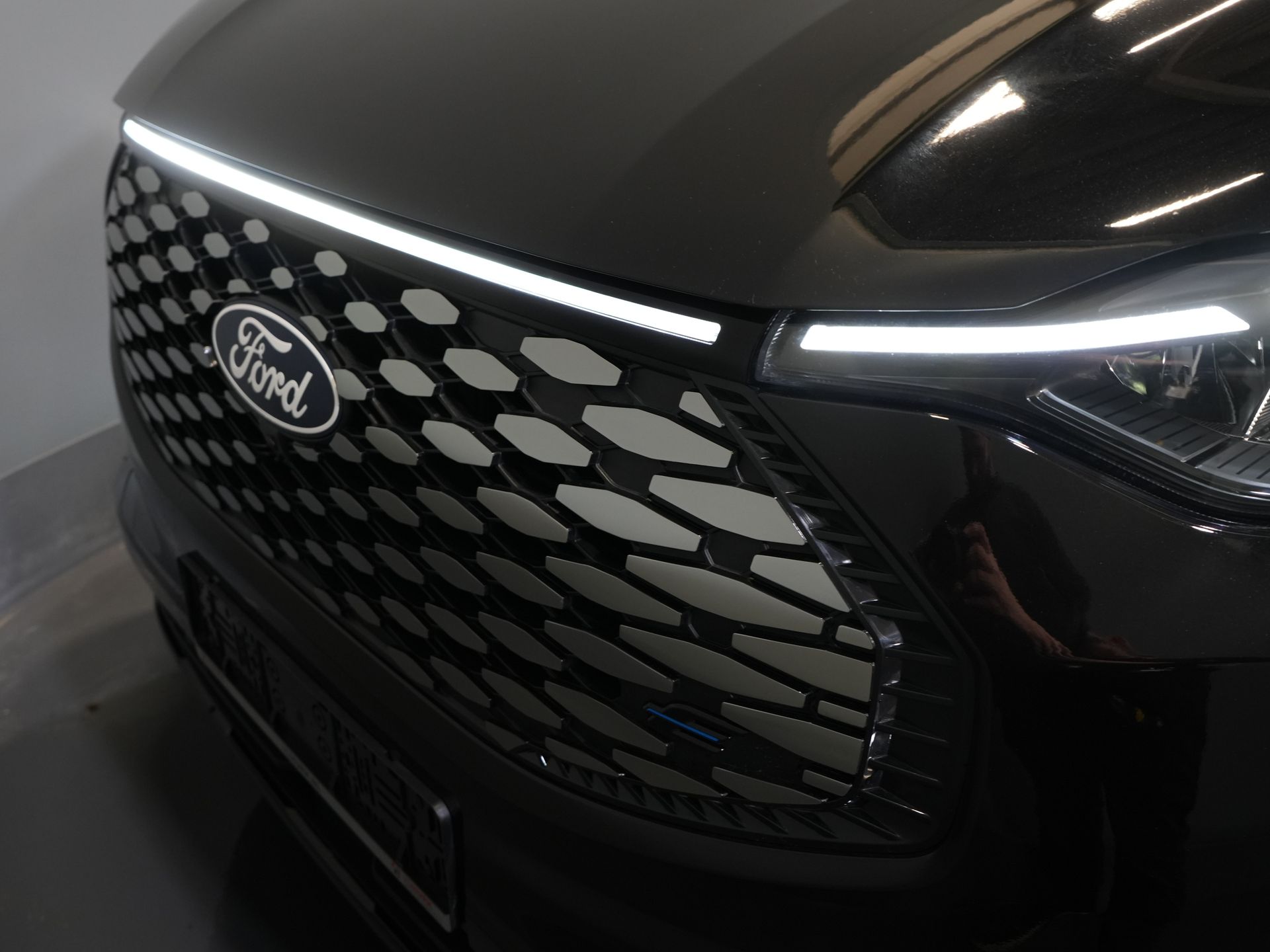 Ford E-Transit Custom Van 340 65 kWh 218 KM 330 km WLTP L2 Limited 2x drzwi przesuwne/ elektryczne przesuwne/ 2,3 t uciąg/ szybka ładowarka/ Matrix LED/ B&O/ adaptacyjny tempomat/ St