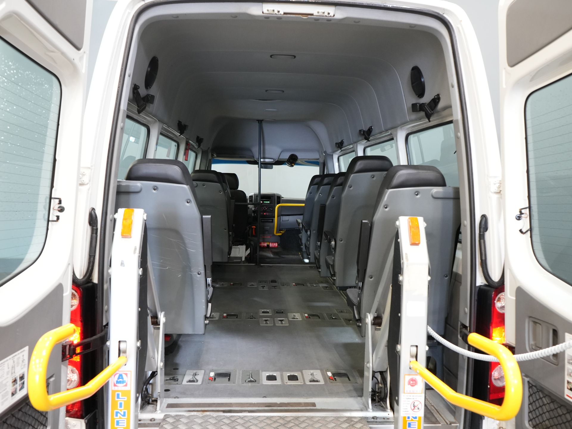 Volkswagen Crafter Personenvervoer 35 2.0 TDI L3H2 EXPORT ONLY! €9.559 incl BTW/BPM Rolstoellift/ 9 Pers/ 9P/ Sidebars/ Rearbar/ Airco