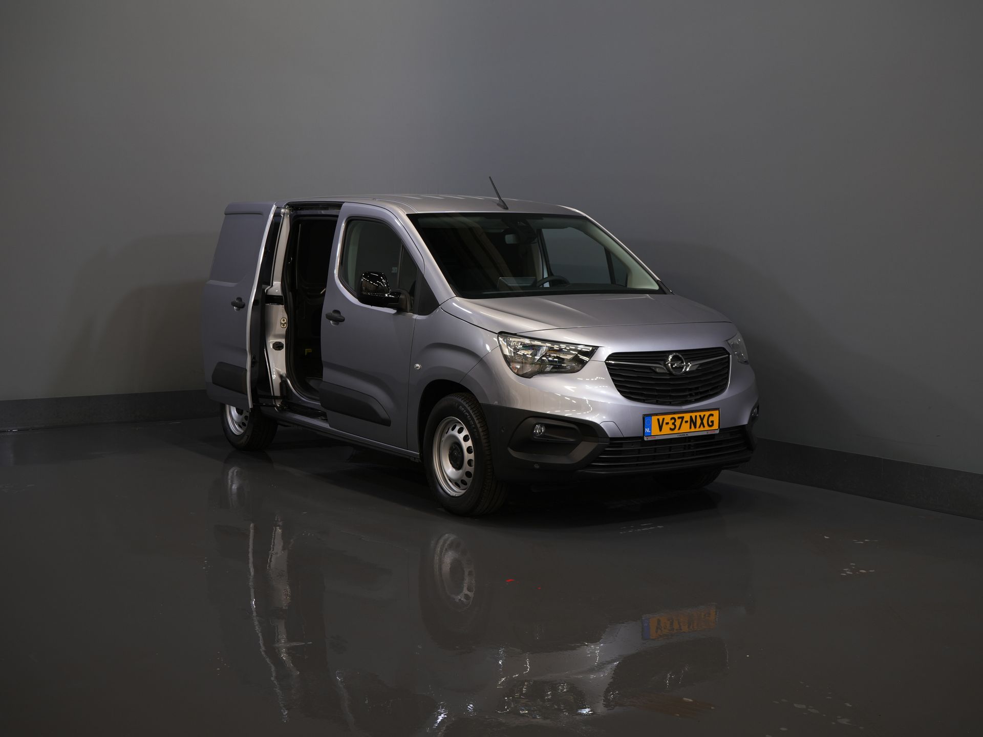 Opel Combo-e Bestelbus L2 50 kWh 275Km WLTP Snellader/ 3 Pers./ Carplay/ Stuurverw./ Cruise/ Climate / PDC V+A/ Dodehoek/ Navi