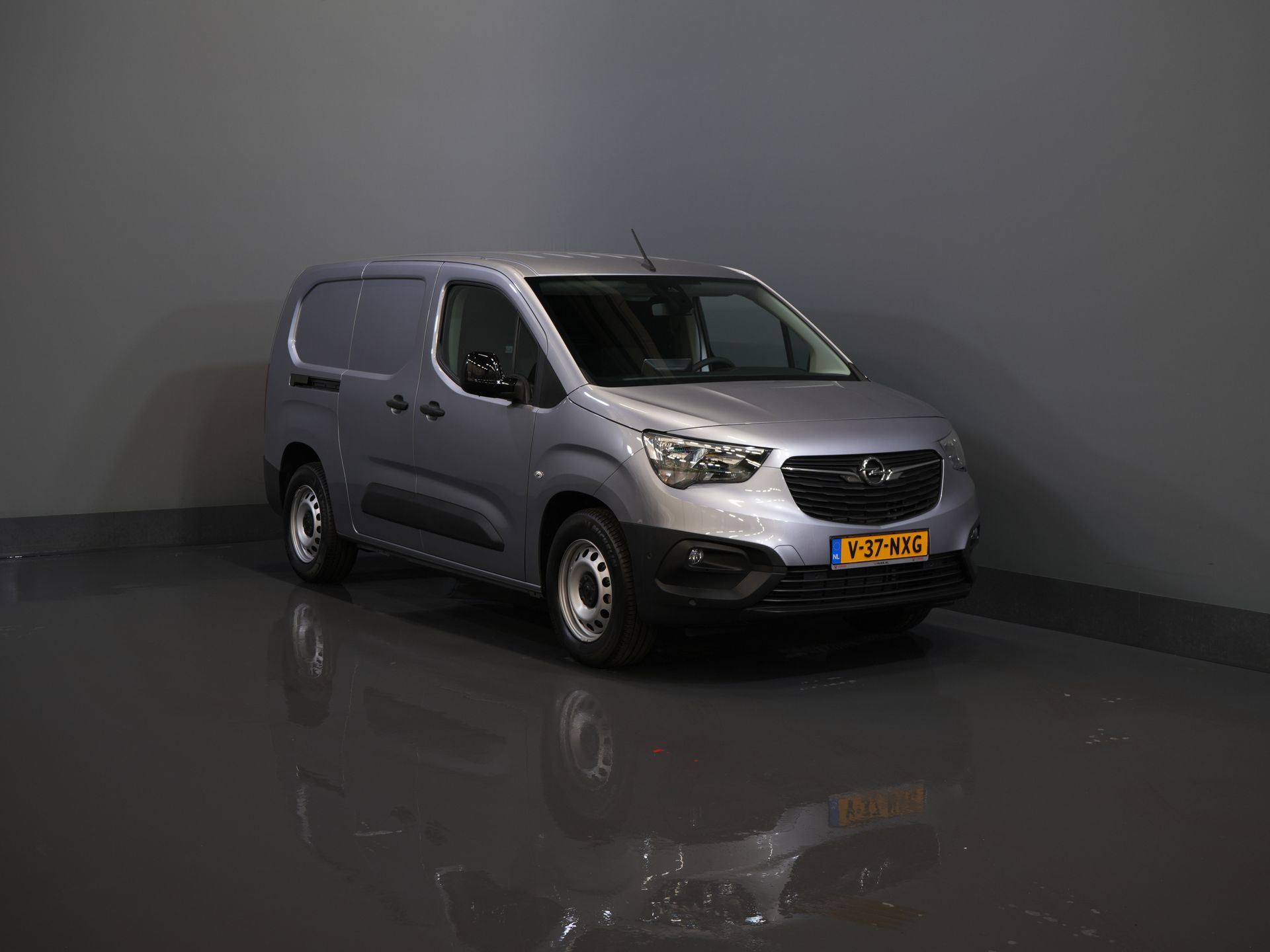 Opel Combo-e Bestelbus L2 50 kWh 275Km WLTP Snellader/ 3 Pers./ Carplay/ Stuurverw./ Cruise/ Climate / PDC V+A/ Dodehoek/ Navi