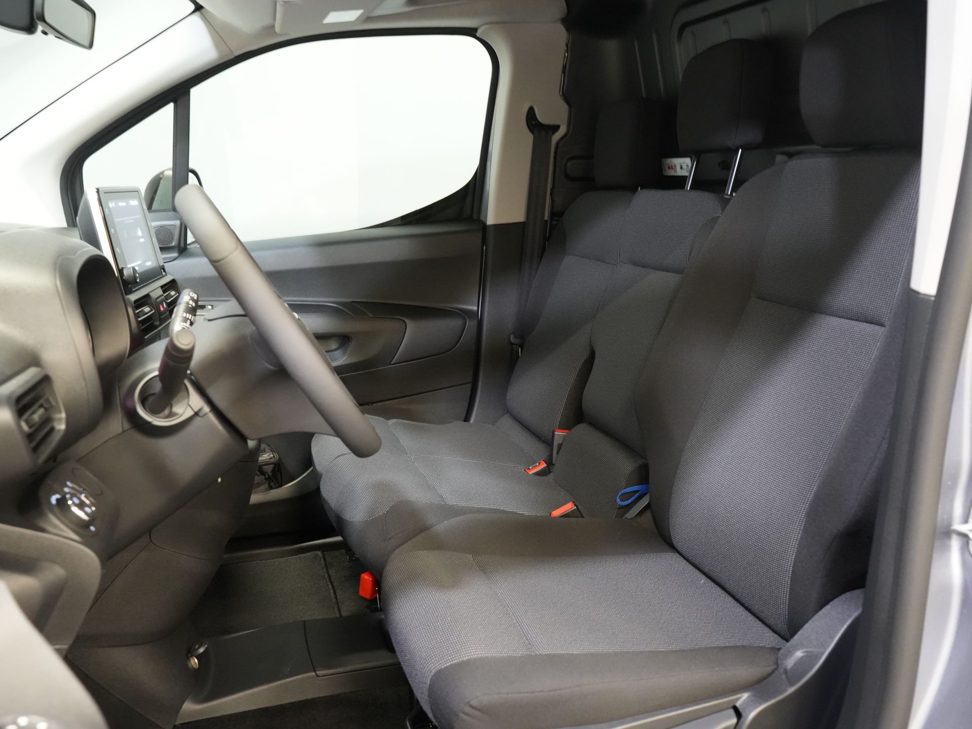 Opel Combo-e Bestelbus L2 50 kWh 275Km WLTP Snellader/ 3 Pers./ Carplay/ Stuurverw./ Cruise/ Climate / PDC V+A/ Dodehoek/ Navi