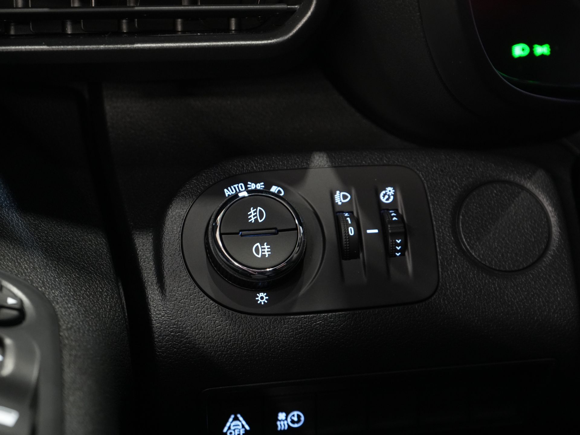 Opel Combo-e Bestelbus L2 50 kWh 275Km WLTP Snellader/ 3 Pers./ Carplay/ Stuurverw./ Cruise/ Climate / PDC V+A/ Dodehoek/ Navi