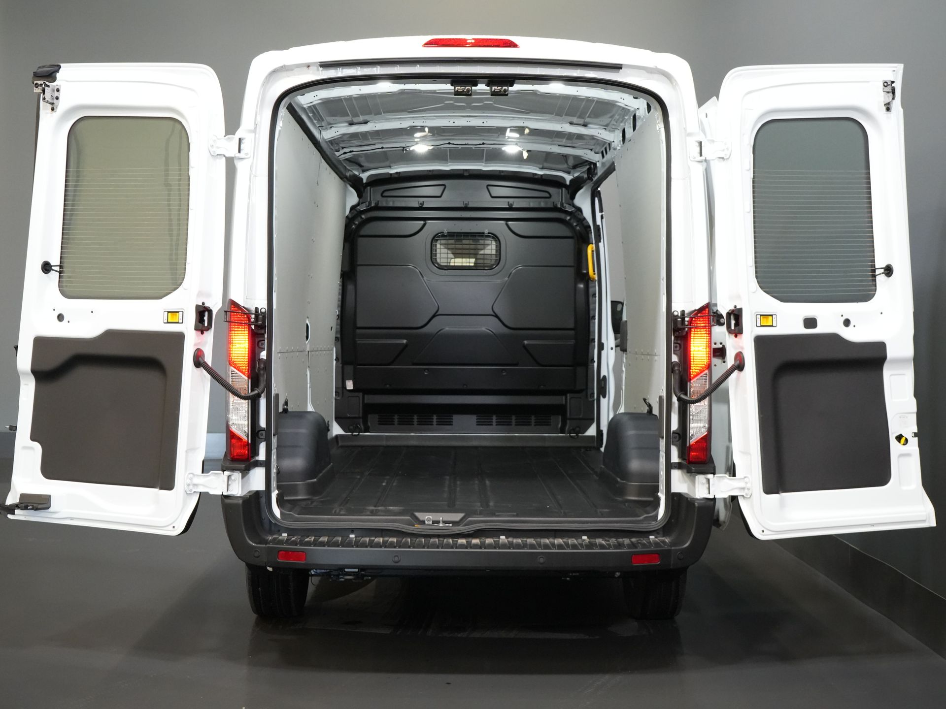 Ford Transit Van 350 2.0 TDCI 130 KM Aut. L3H2 Trend BPM FREE/ Cruise/ PDC V+A/ DAB/ Airco