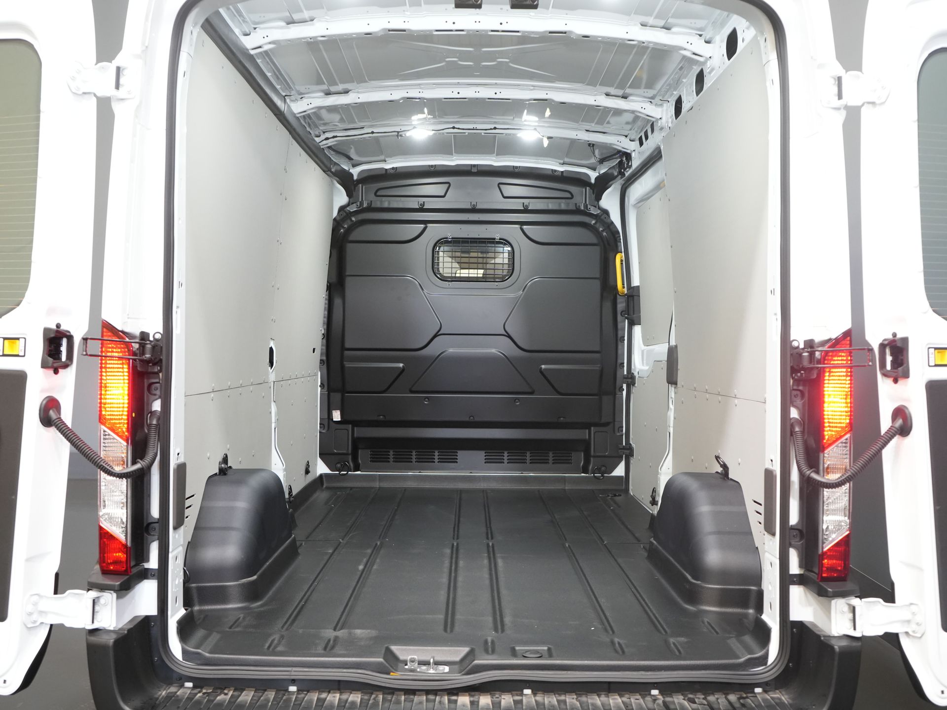 Ford Transit Van 350 2.0 TDCI 130 KM Aut. L3H2 Trend BPM FREE/ Cruise/ PDC V+A/ DAB/ Airco