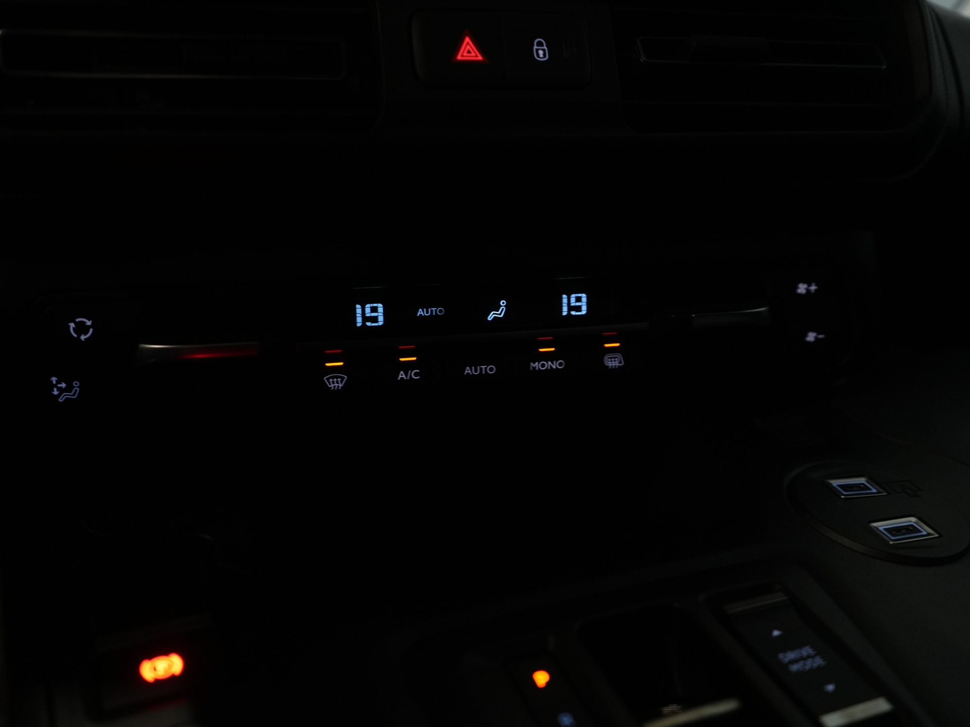 Fiat Doblò Furgoneta (ProAce City) 1.5 130 CV Aut. L2 BPM ¡GRATIS! LED/ Virtual Cockpit/ 3 pers./ Carplay/ Cámara/ Clima/ PDC/ Crucero
