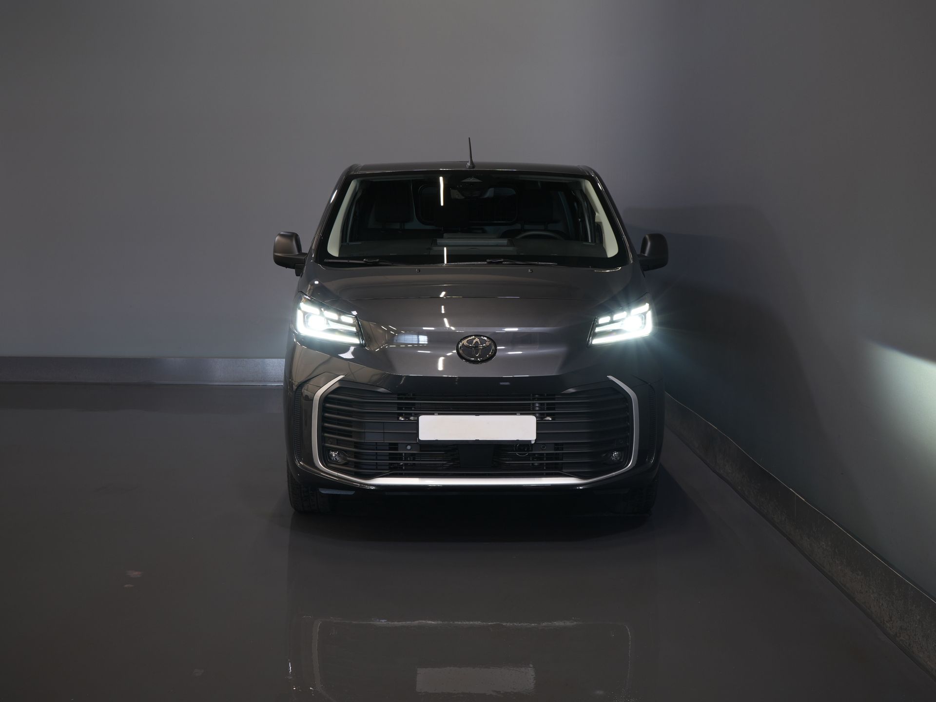 Toyota PROACE Electric Worker Van 75 kWh L3 345 km WLTP LED/ Schnellladegerät/ Keyless/ Adapt.Cruise/ Steerverw./ Stoelverw./ Navi/ Carplay/ Kamera/ PDC/ Airco