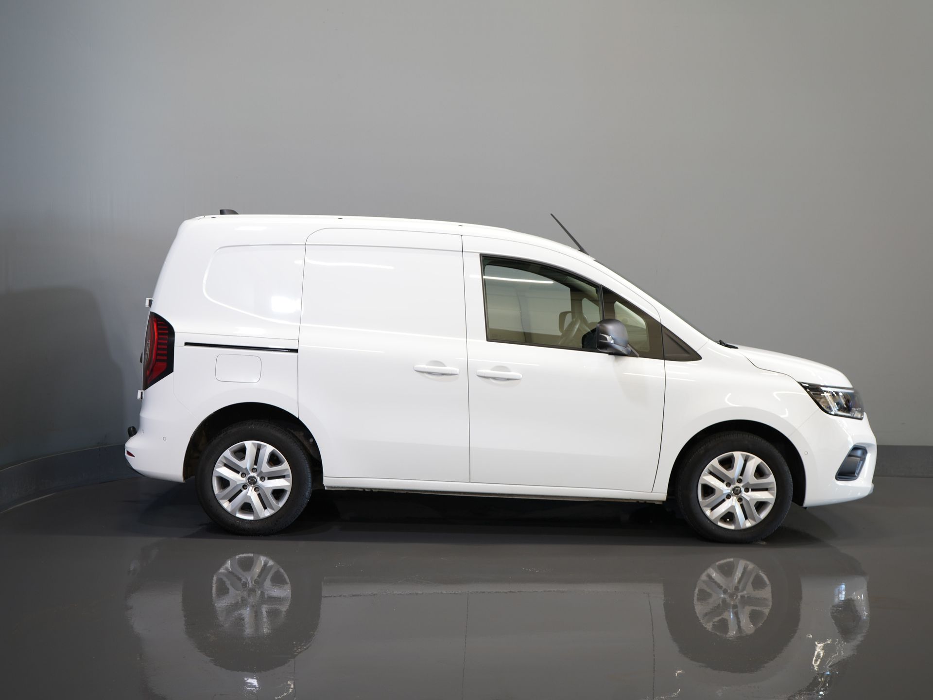 Renault Kangoo Bestelbus 1.5 dCi 95 pk Aut. BPM VRIJ NL Auto/ Carplay/ Camera/ Cruise/ LMV/ Trekhaak/ PDC