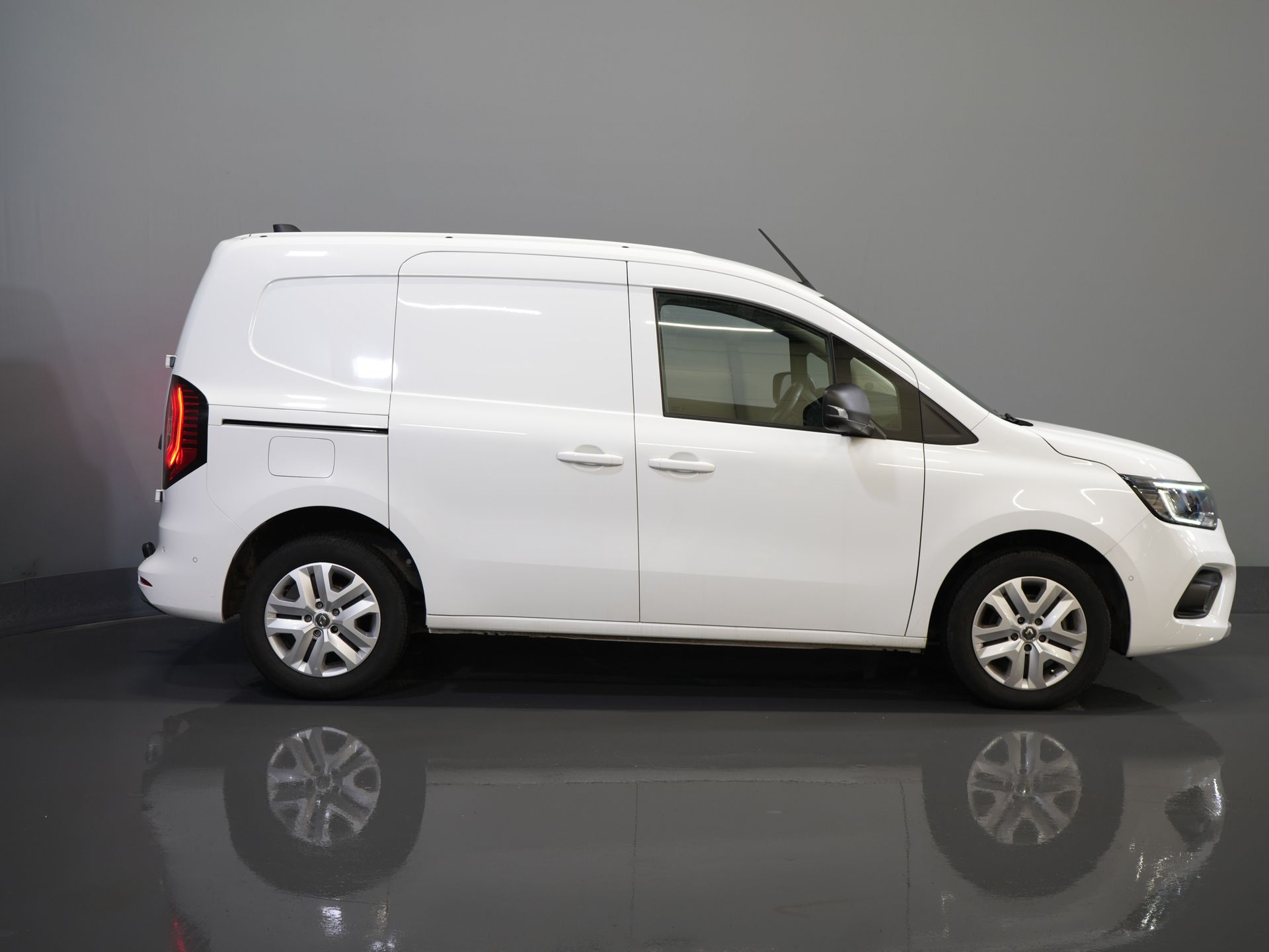 Renault Kangoo Van 1.5 dCi 95 к.с. авт. BPM FREE EN Автомобіль/ Carplay/ Камера/ Круїз/ LMV/ Фаркоп/ PDC