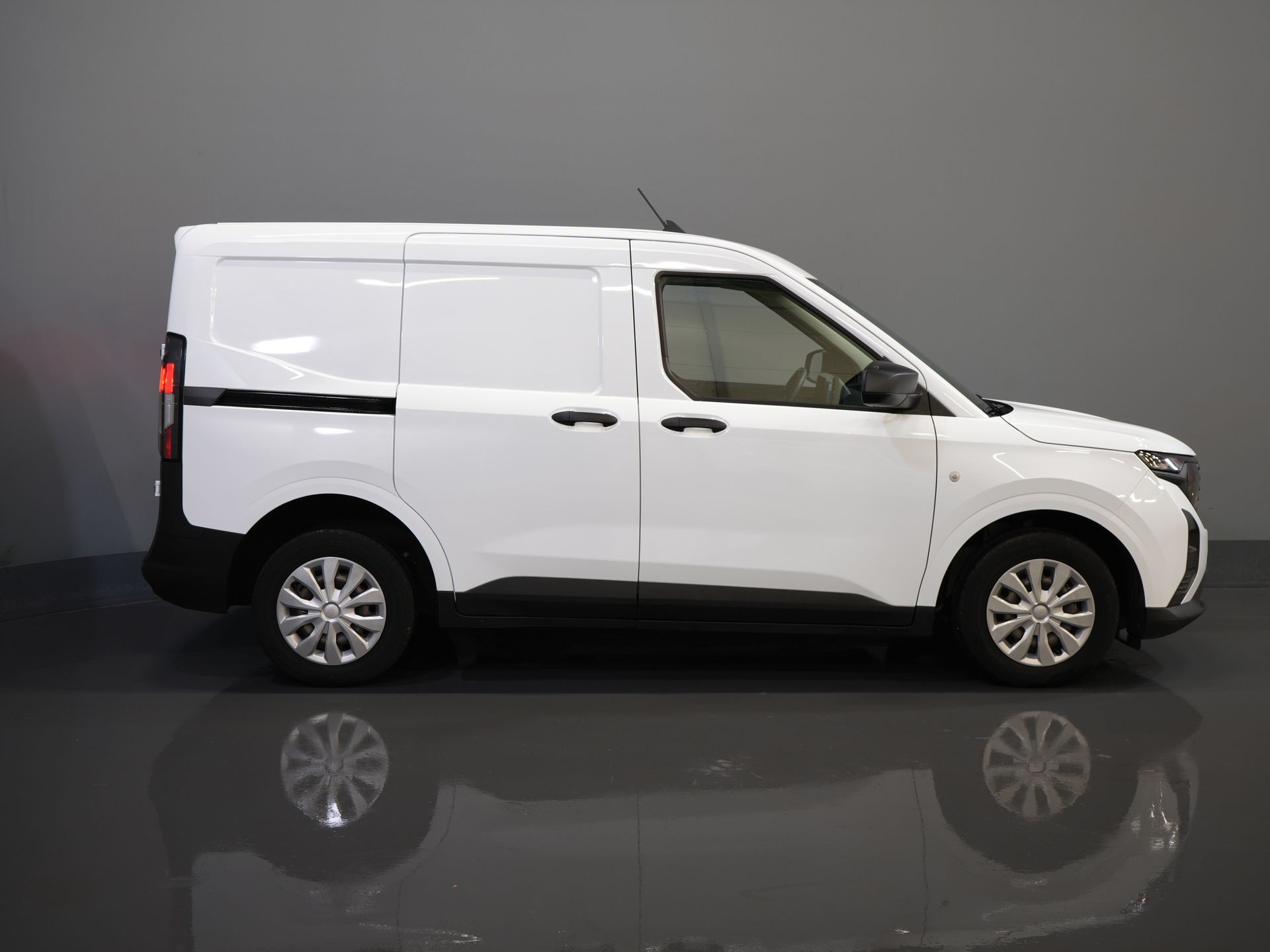 Ford Transit Courier Van 1.0 Trend 100 к.с. БЕНЗИНОВИЙ BPM БЕЗКОШТОВНО! Гарантія 05-2029/ Carplay/ Віртуальний кокпіт/ Airco/ Круїз