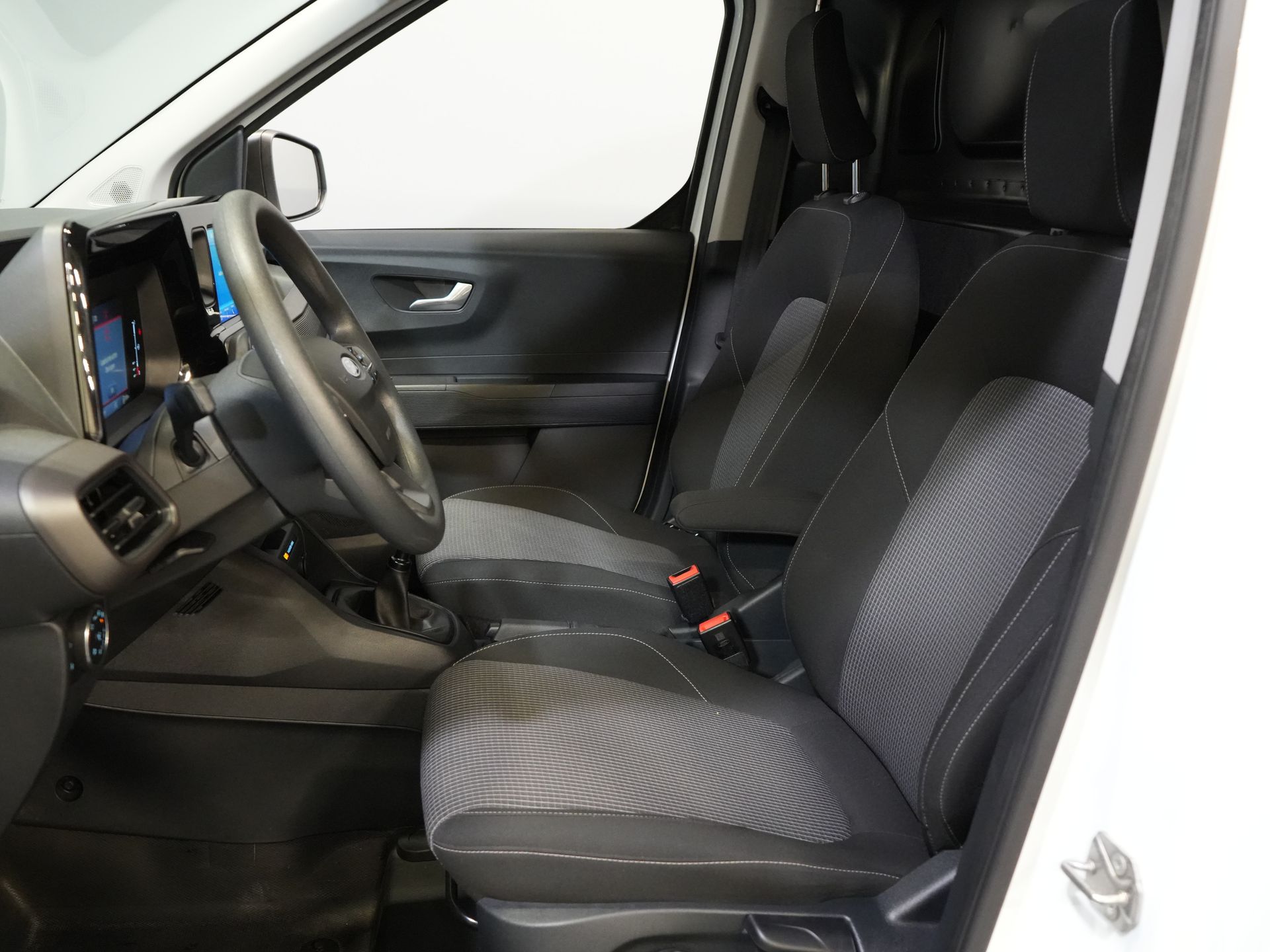 Ford Transit Courier Van 1.0 Trend 100 к.с. БЕНЗИНОВИЙ BPM БЕЗКОШТОВНО! Гарантія 05-2029/ Carplay/ Віртуальний кокпіт/ Airco/ Круїз