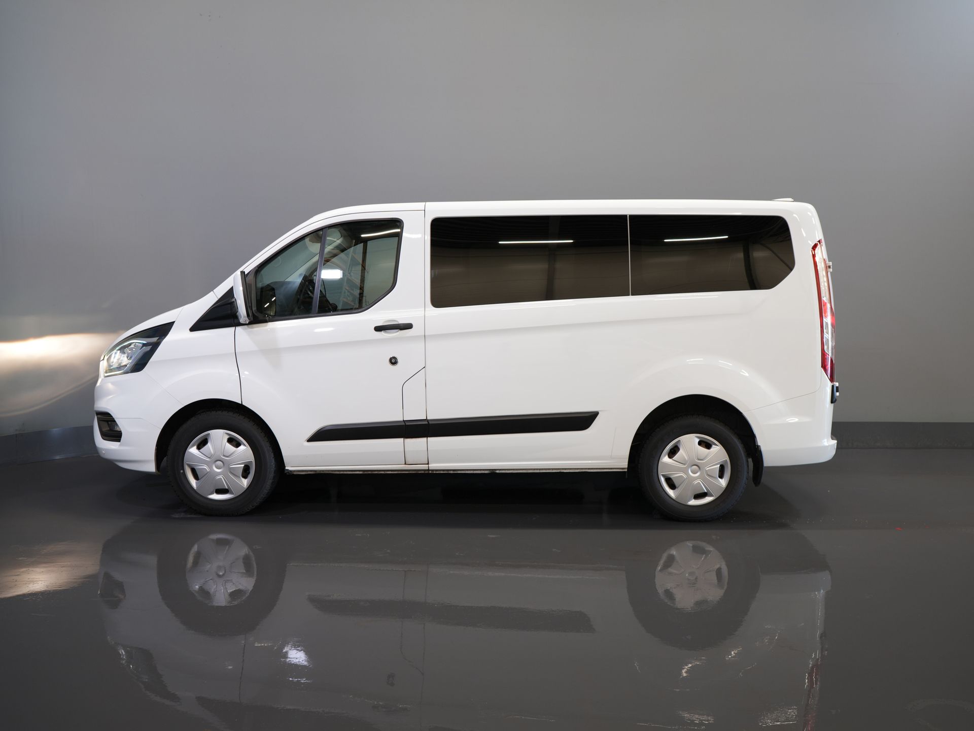 Ford Transit Custom Passenger Transport Tourneo 2.0 TDCI €.... incl. TVA/BPM Trend Combi/ Combi/ 9 Person/ 9 P/ Cruise/ PDC/ Airco