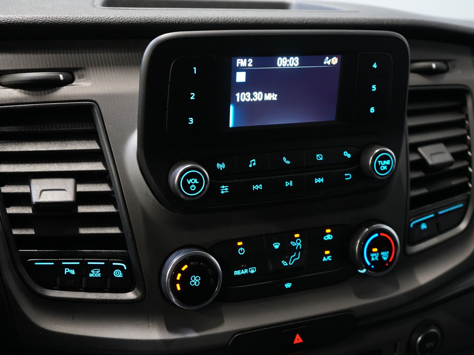 Ford Transit Custom Passenger Transport Tourneo 2.0 TDCI €.... incl. TVA/BPM Trend Combi/ Combi/ 9 Person/ 9 P/ Cruise/ PDC/ Airco