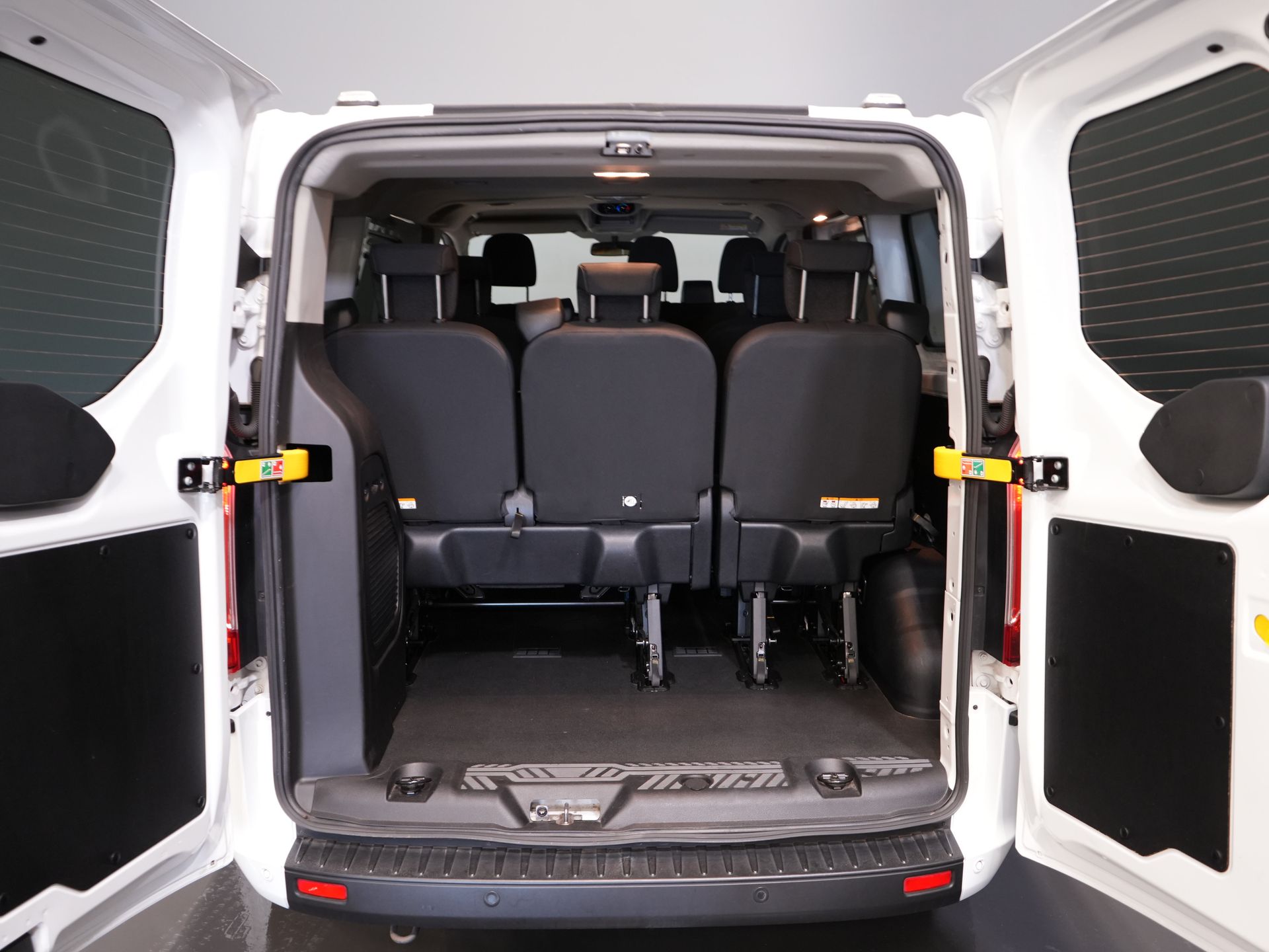 Ford Transit Custom Passenger Transport Tourneo 2.0 TDCI €.... incl. TVA/BPM Trend Combi/ Combi/ 9 Person/ 9 P/ Cruise/ PDC/ Airco