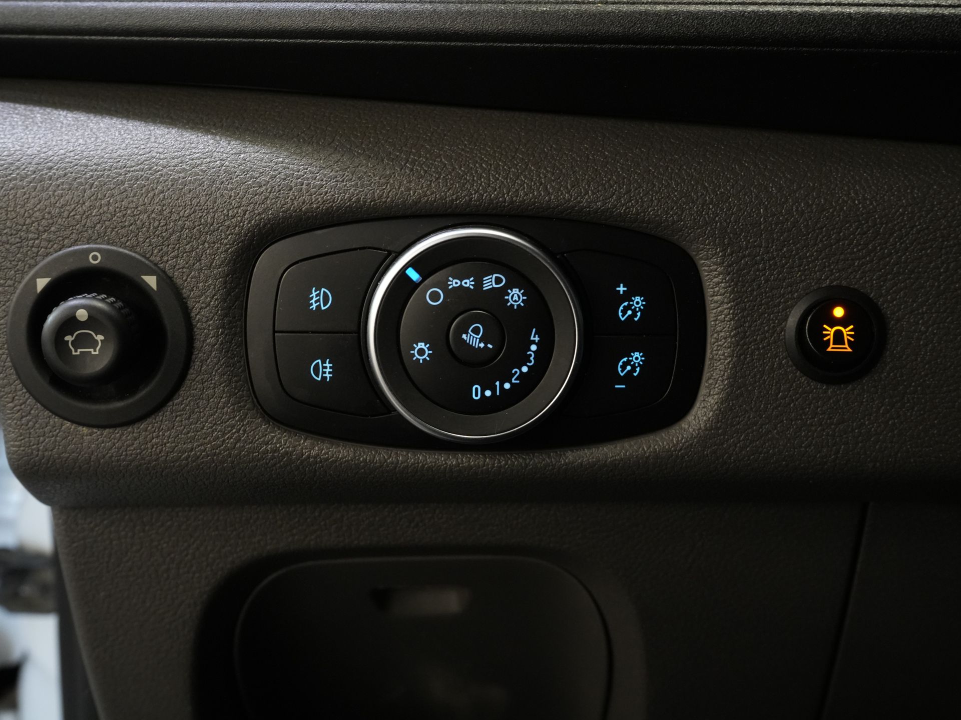 Ford Transit Open laadbak 2.0 TDCI 130 pk DC Dubbel Cabine Open Laadbak/ 7 Pers./ 3.0t Trekverm./ Carplay/ Cruise/ Climate/ Pick Up