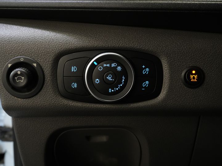 Ford Transit Open laadbak 2.0 TDCI 130 pk DC Dubbel Cabine Open Laadbak/ 7 Pers./ 3.0t Trekverm./ Carplay/ Cruise/ Climate/ Pick Up