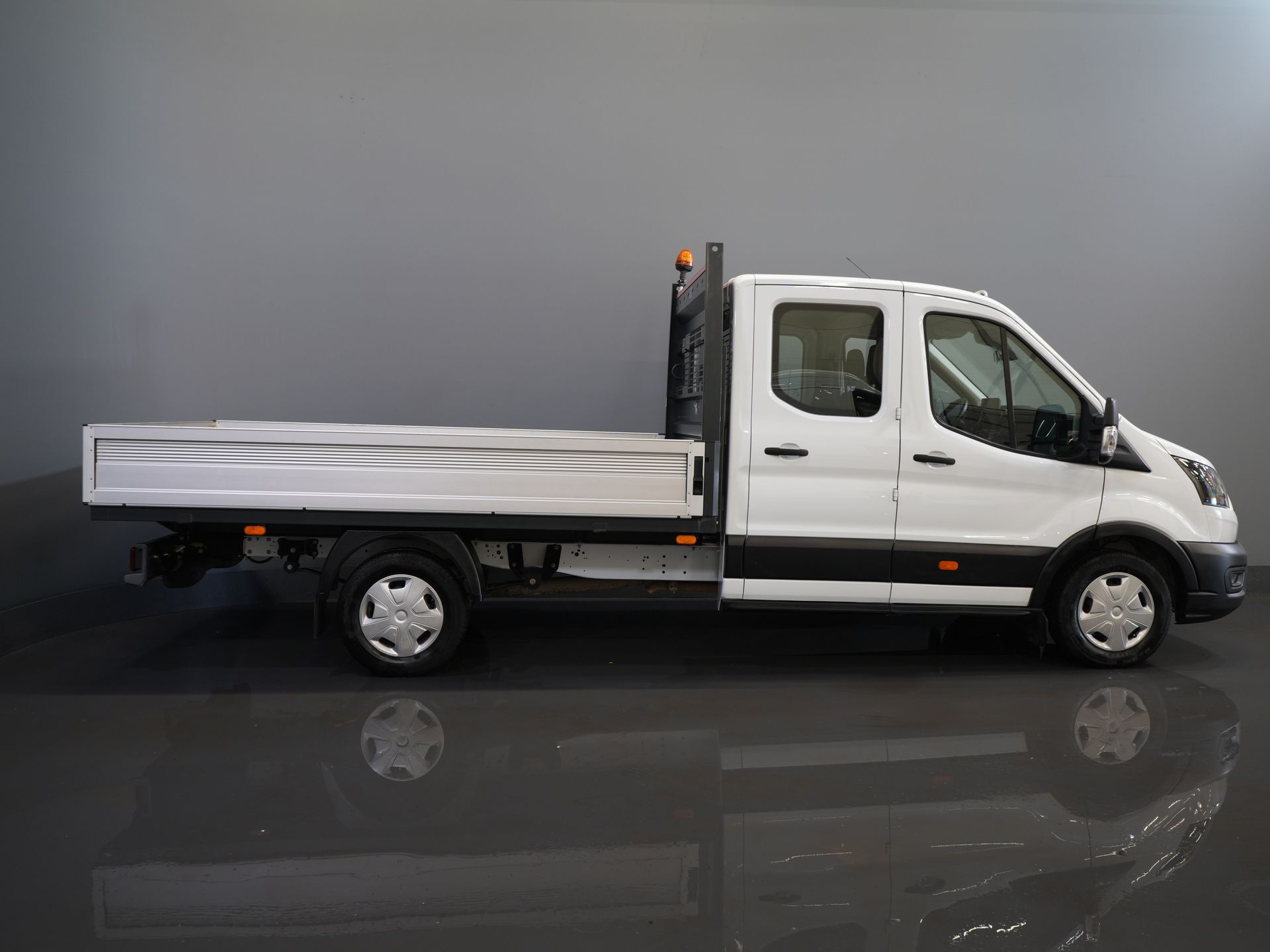 Ford Transit Open laadbak 2.0 TDCI 130 pk DC Dubbel Cabine Open Laadbak/ 7 Pers./ 3.0t Trekverm./ Carplay/ Cruise/ Climate/ Pick Up