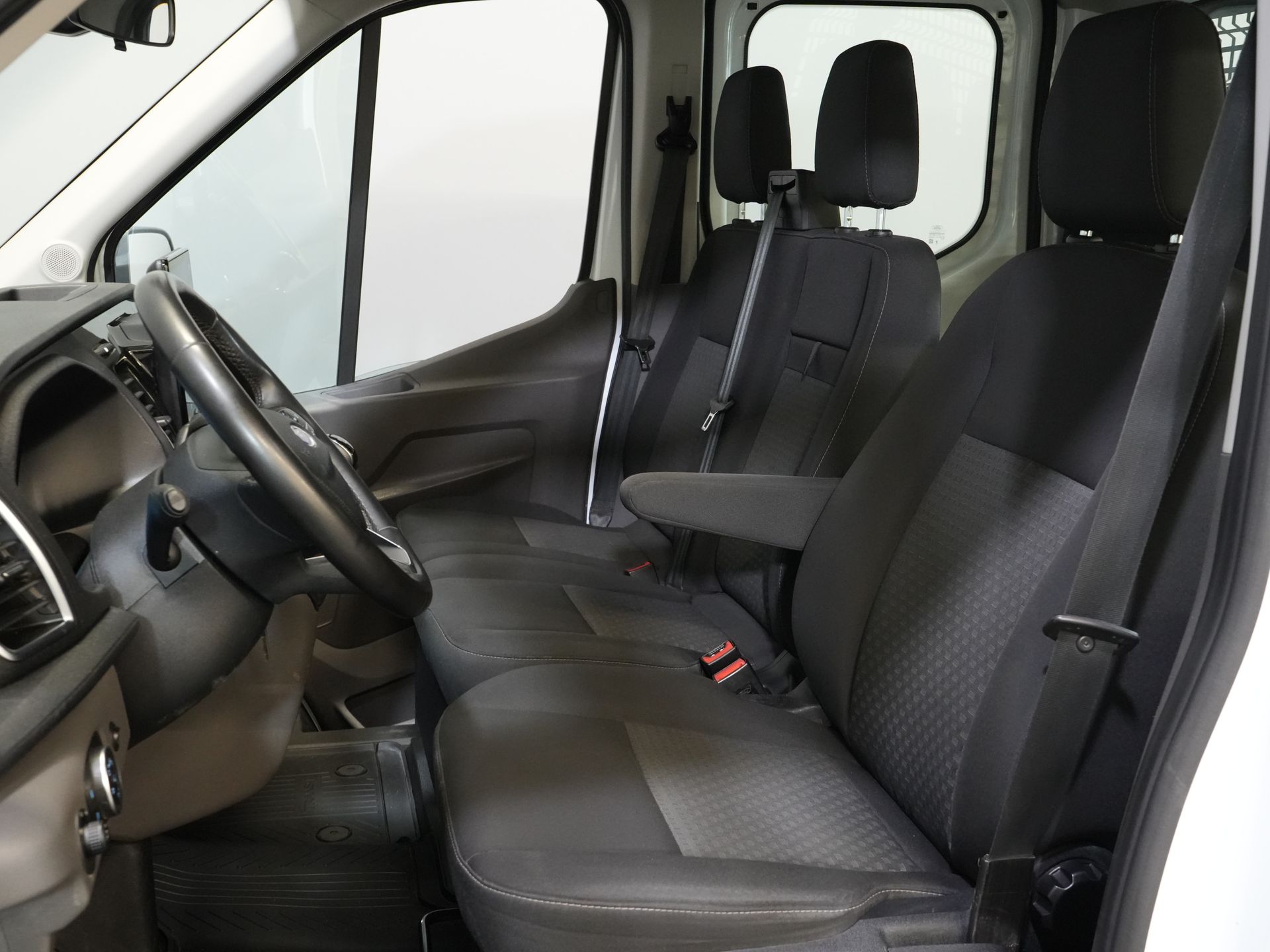 Ford Transit Open laadbak 2.0 TDCI 130 pk DC Dubbel Cabine Open Laadbak/ 7 Pers./ 3.0t Trekverm./ Carplay/ Cruise/ Climate/ Pick Up