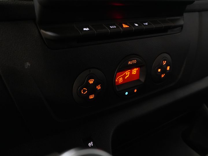 Opel Movano Bestelbus 2.3 Turbo 136PK L3H2 Camera/ Climate/ Cruise/ PDC/ Trekhaak / 2,5T trekgew./ Imperiaal+trap/ Side Bars/ NL Auto