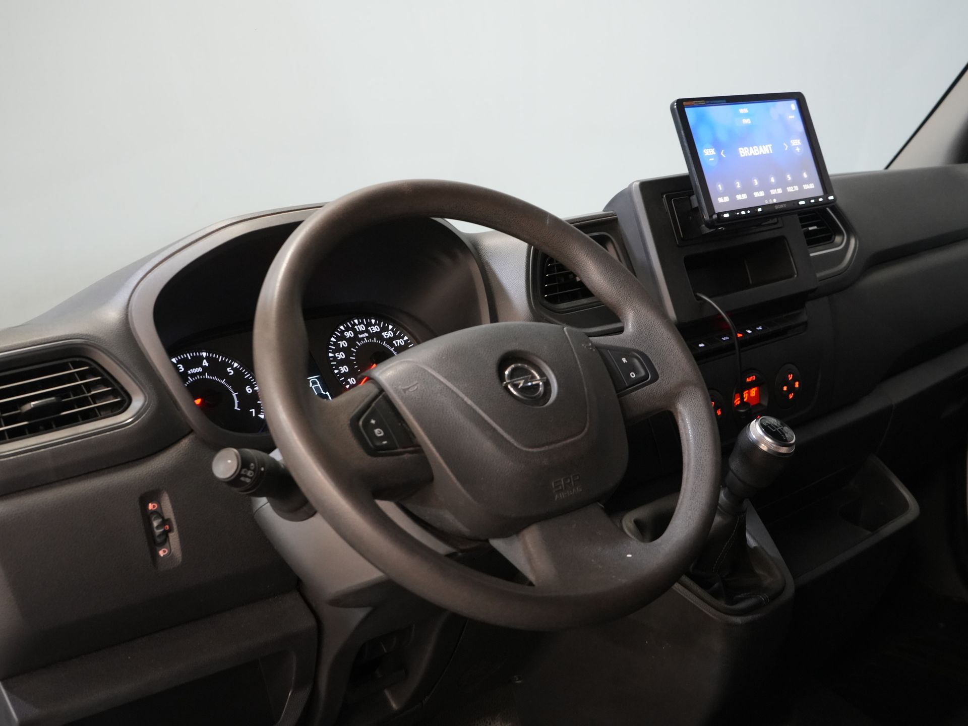 Opel Movano Bestelbus 2.3 Turbo 136PK L3H2 Camera/ Climate/ Cruise/ PDC/ Trekhaak / 2,5T trekgew./ Imperiaal+trap/ Side Bars/ NL Auto