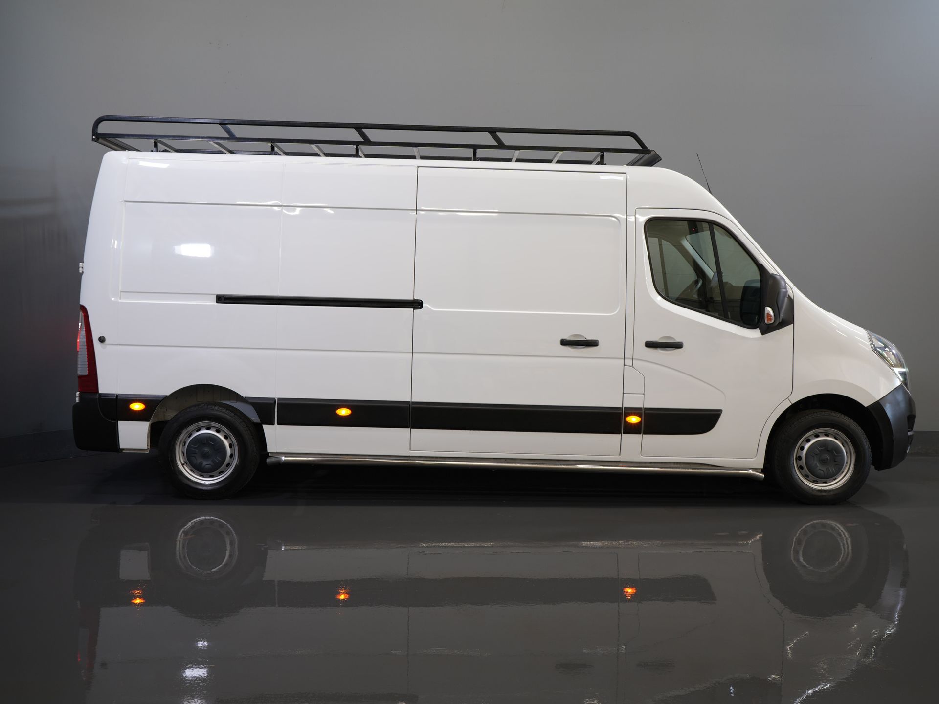 Opel Movano Bestelbus 2.3 Turbo 136PK L3H2 Camera/ Climate/ Cruise/ PDC/ Trekhaak / 2,5T trekgew./ Imperiaal+trap/ Side Bars/ NL Auto