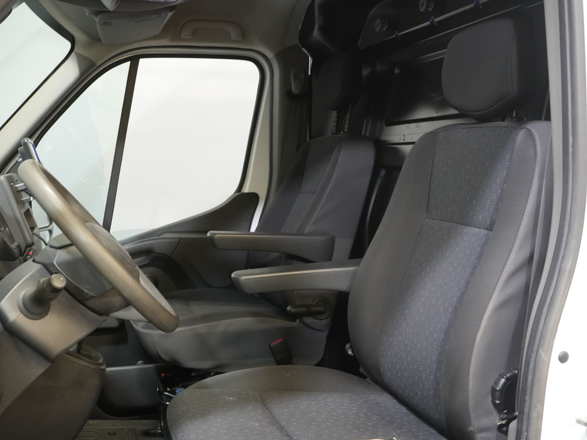 Opel Movano Bestelbus 2.3 Turbo 136PK L3H2 Camera/ Climate/ Cruise/ PDC/ Trekhaak / 2,5T trekgew./ Imperiaal+trap/ Side Bars/ NL Auto