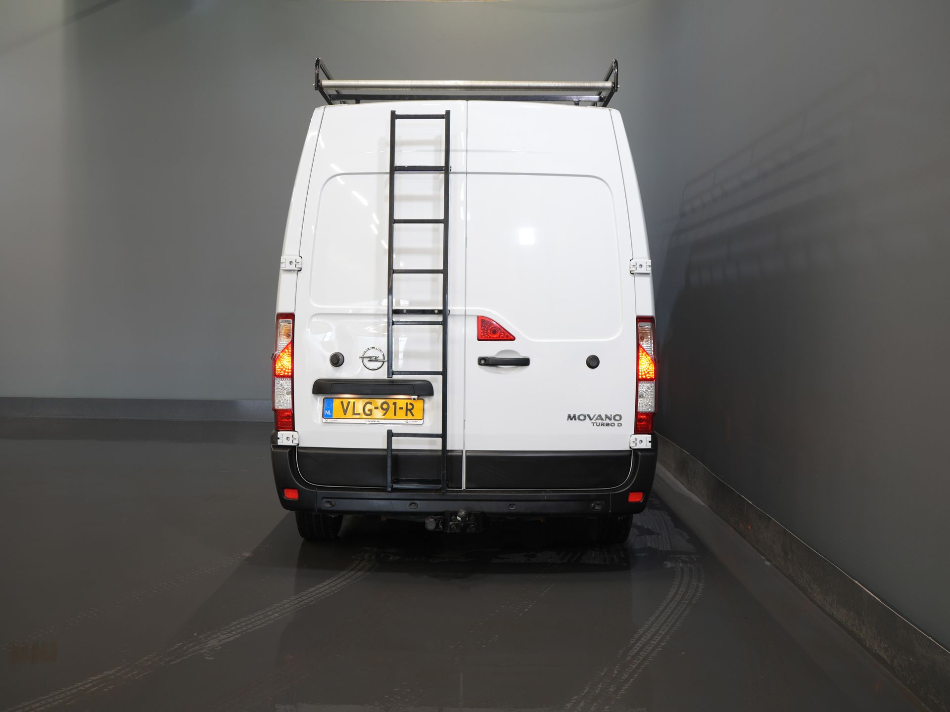 Opel Movano Bestelbus 2.3 Turbo 136PK L3H2 Camera/ Climate/ Cruise/ PDC/ Trekhaak / 2,5T trekgew./ Imperiaal+trap/ Side Bars/ NL Auto