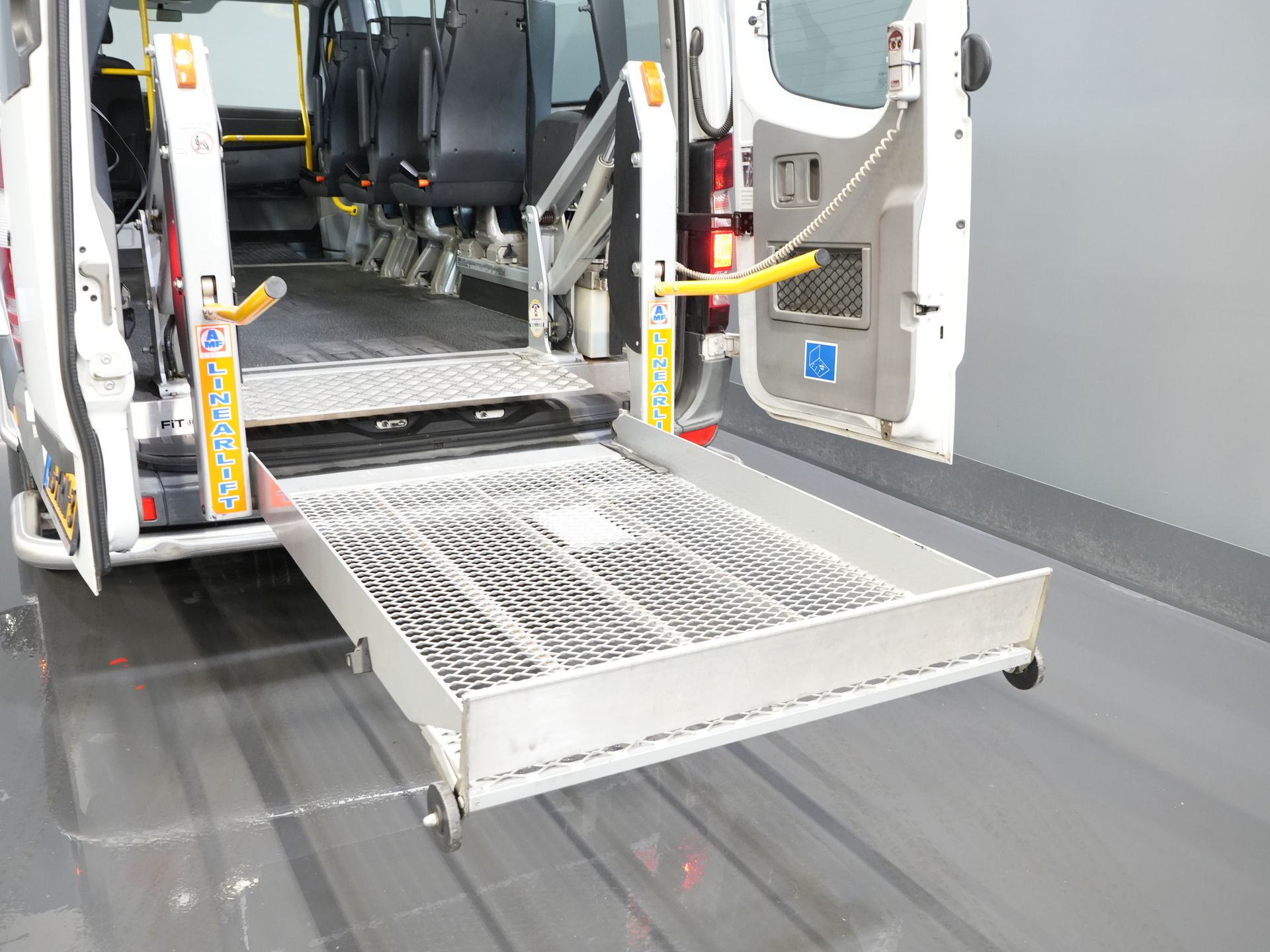 Mercedes-Benz Sprinter Trasporto Passeggeri 313 2.2 CDI L2H2 €11.132 IVA inclusa BPM FREE! EXPORT Combi/ 9 persone/ Kombi/ 9P/ Airco/ Sollevatore per sedie a rotelle