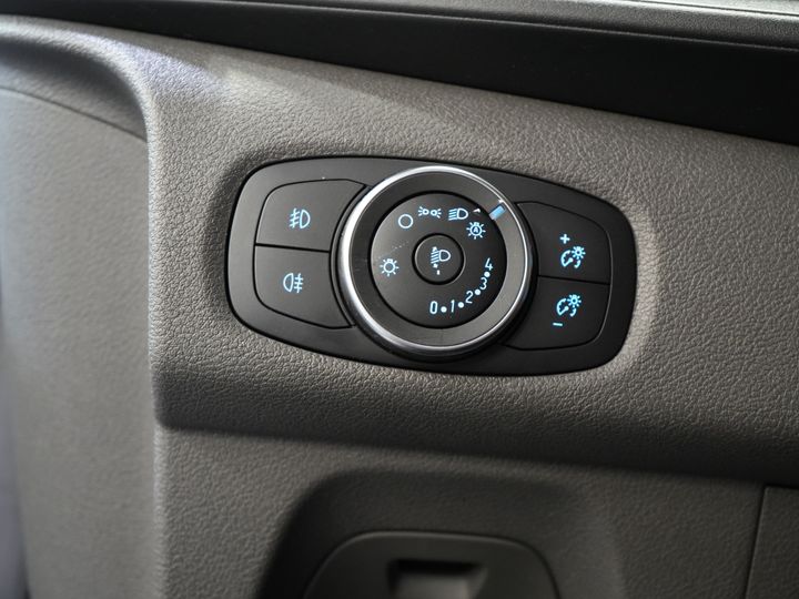 Ford Transit Custom Bestelbus 320 2.0 TDCI 170 pk L2 Aut. Limited BPM VRIJ! 2xSchuifdeur/ Stoelverw./ Carplay/ Camera/ LMV/ Trekhaak