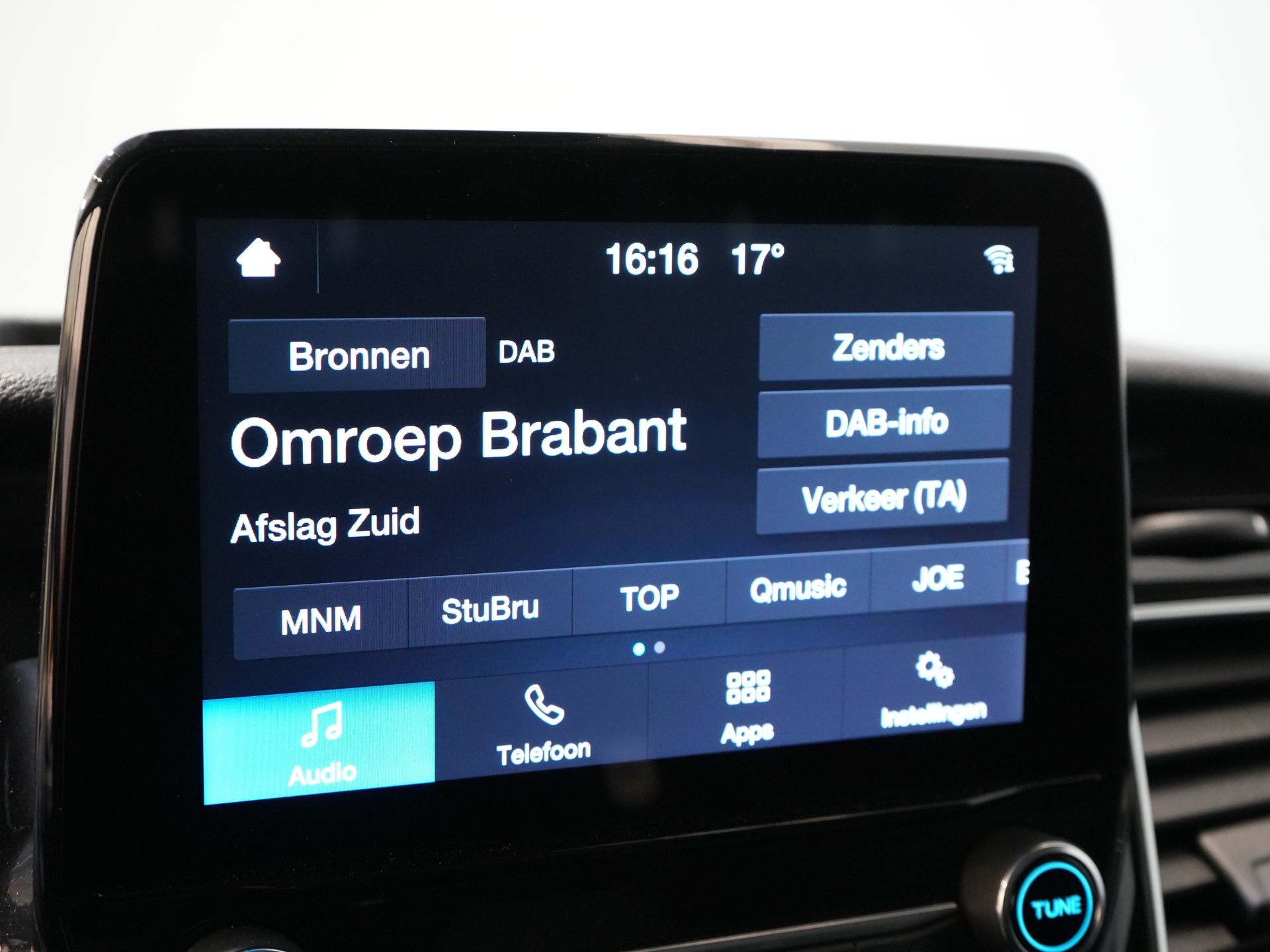 Ford Transit Custom Bestelbus 320 2.0 TDCI 170 pk L2 Aut. Limited BPM VRIJ! 2xSchuifdeur/ Stoelverw./ Carplay/ Camera/ LMV/ Trekhaak