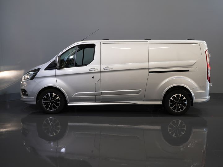 Ford Transit Custom Bestelbus 320 2.0 TDCI 170 pk L2 Aut. Limited BPM VRIJ! 2xSchuifdeur/ Stoelverw./ Carplay/ Camera/ LMV/ Trekhaak