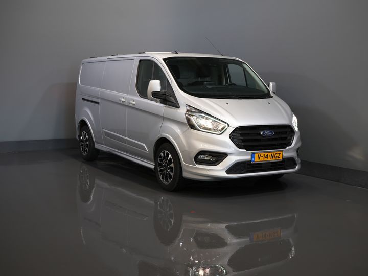 Ford Transit Custom Bestelbus 320 2.0 TDCI 170 pk L2 Aut. Limited BPM VRIJ! 2xSchuifdeur/ Stoelverw./ Carplay/ Camera/ LMV/ Trekhaak