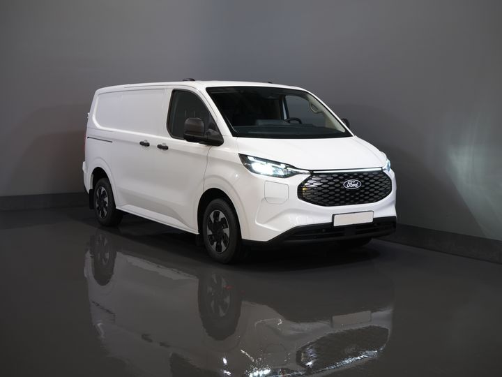Ford E-Transit Custom Furgoneta 320 Trend 65 kWh 330 km WLTP LED/ Cargador rápido/ 2,3 t de capacidad de remolque/ Dirección asistida/ Asientos calefactables/ Carplay/ Climatizador/ Cámara/ PDC/ Control de crucero